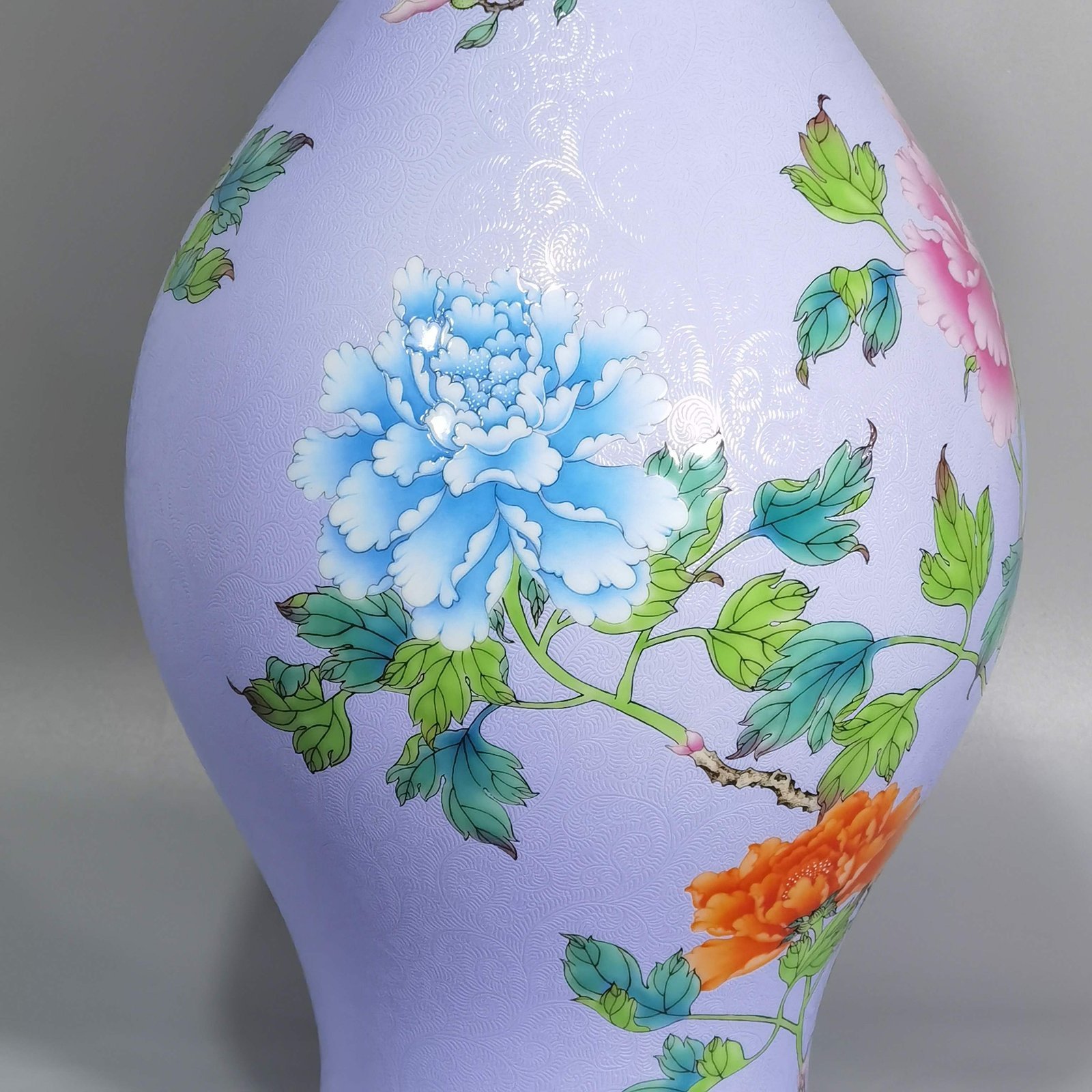 Qing Dynasty Qianlong enamel rolled peony flower olive vase