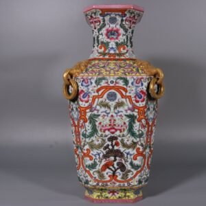 Qing Dynasty Qianlong white ground lotus lotus and lion ear square vase