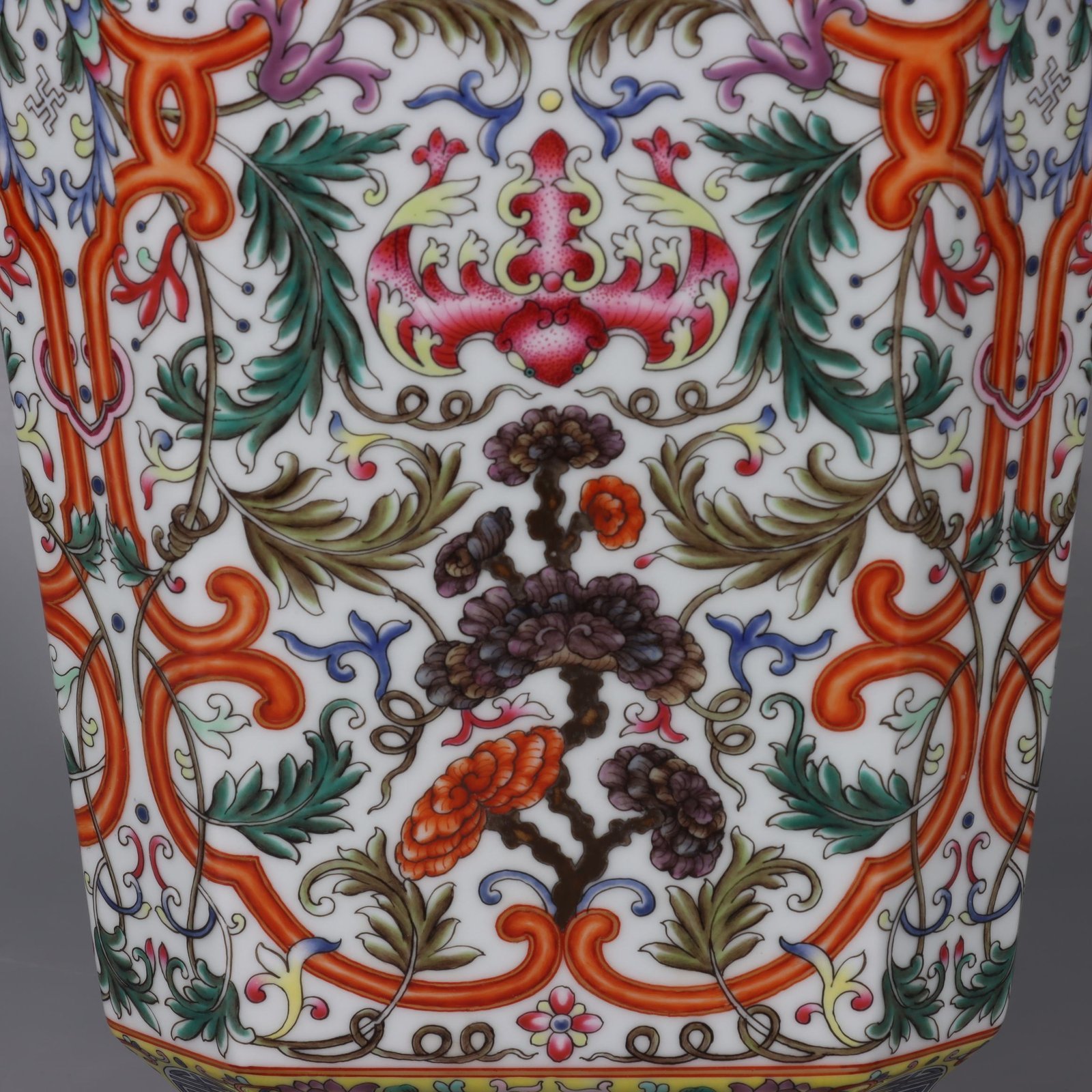 Qing Dynasty Qianlong white ground lotus lotus and lion ear square vase