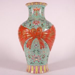 Qing Dynasty Qianlong pastel green lotus bag vase