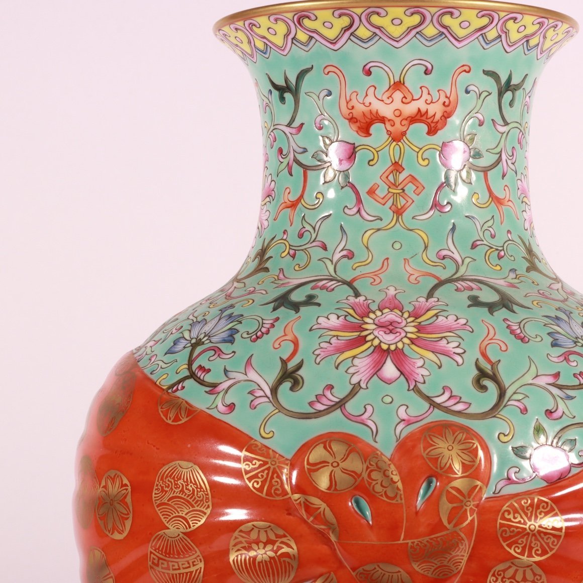 Qing Dynasty Qianlong pastel green lotus bag vase