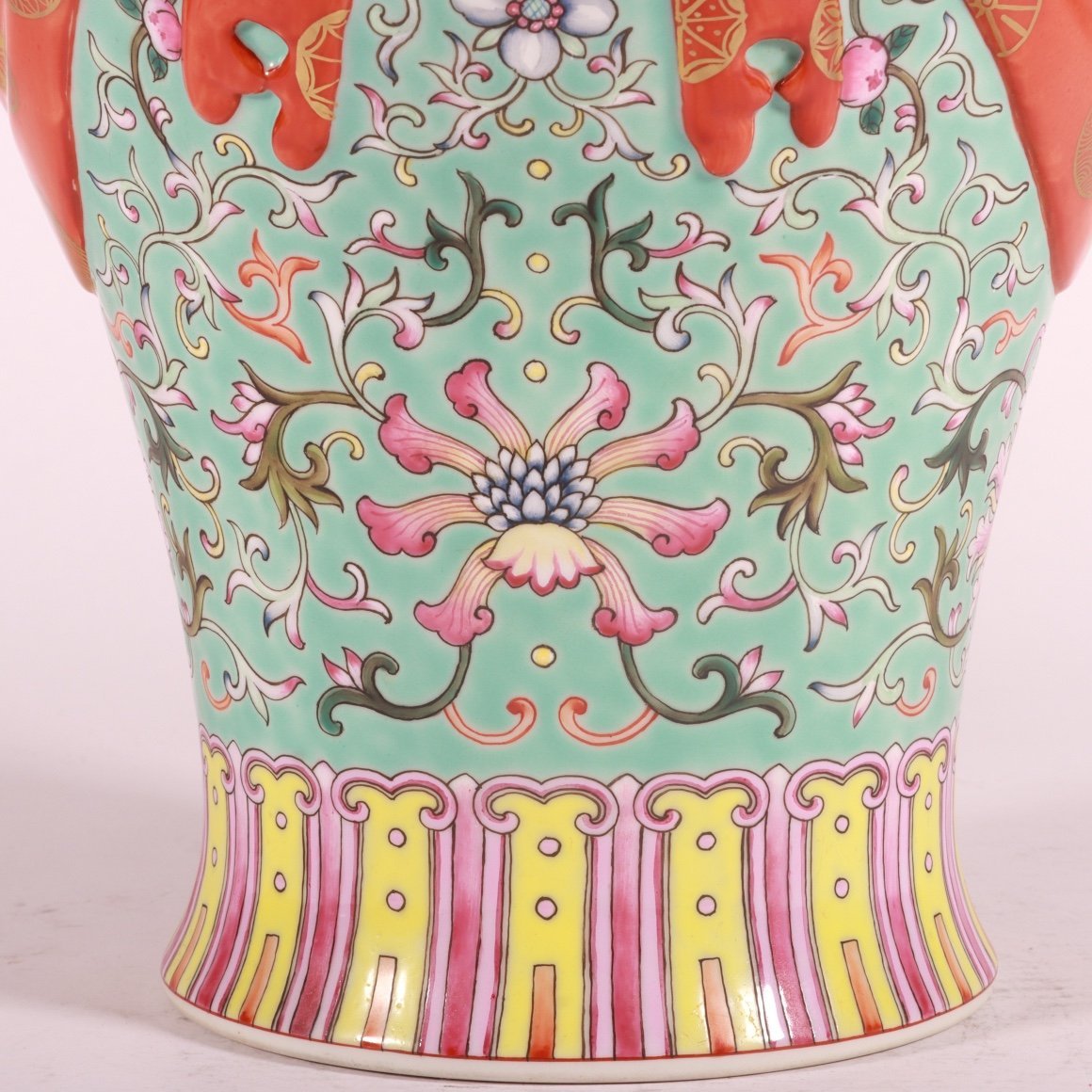 Qing Dynasty Qianlong pastel green lotus bag vase