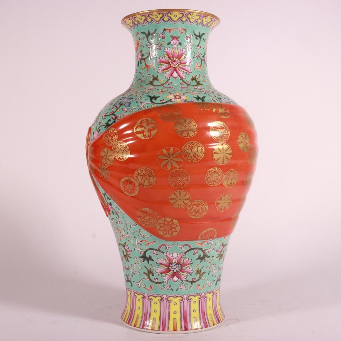 Qing Dynasty Qianlong pastel green lotus bag vase