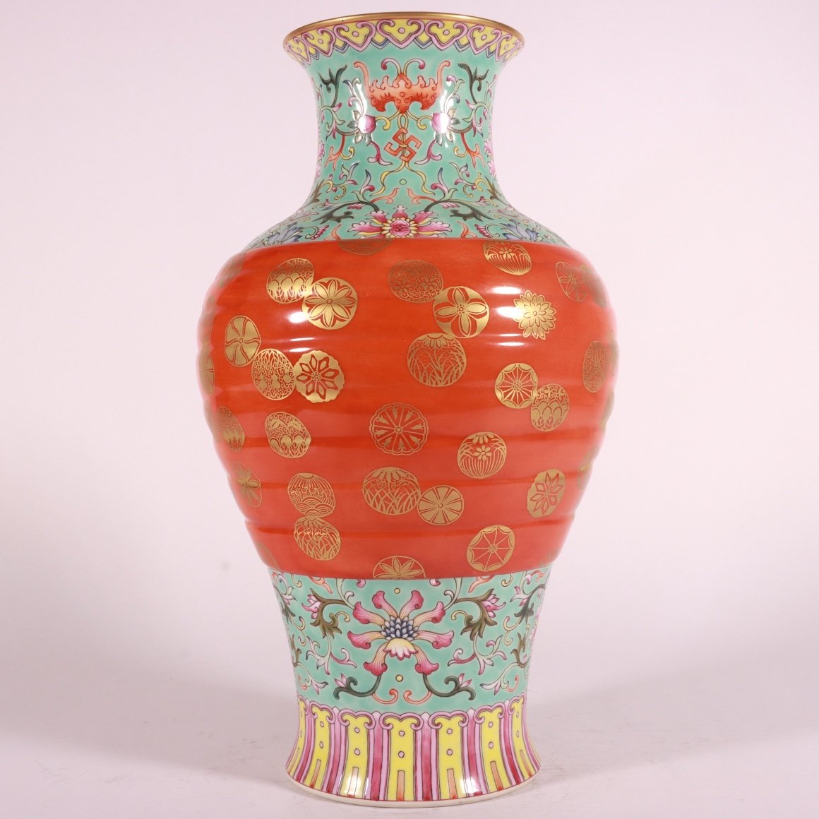 Qing Dynasty Qianlong pastel green lotus bag vase