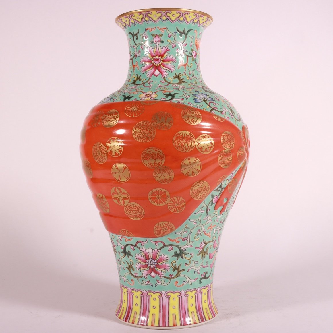 Qing Dynasty Qianlong pastel green lotus bag vase