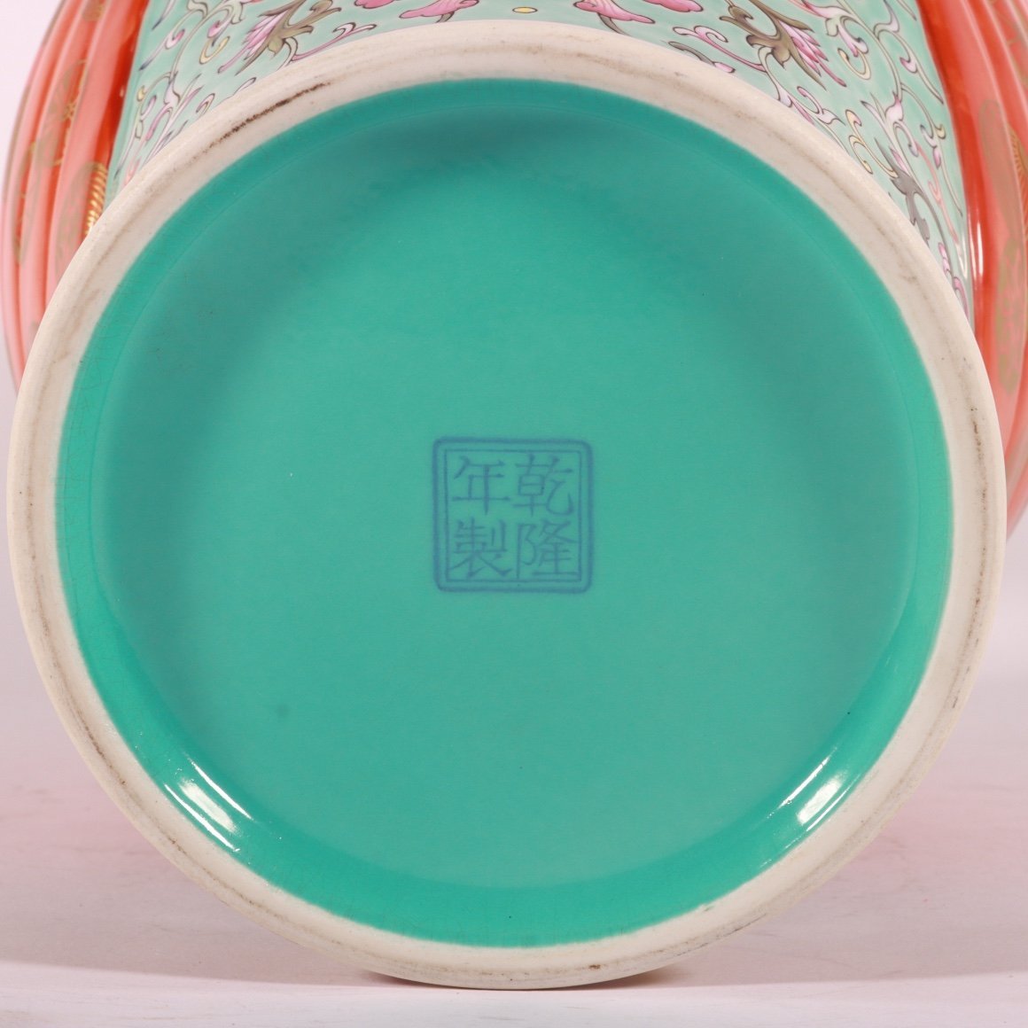 Qing Dynasty Qianlong pastel green lotus bag vase