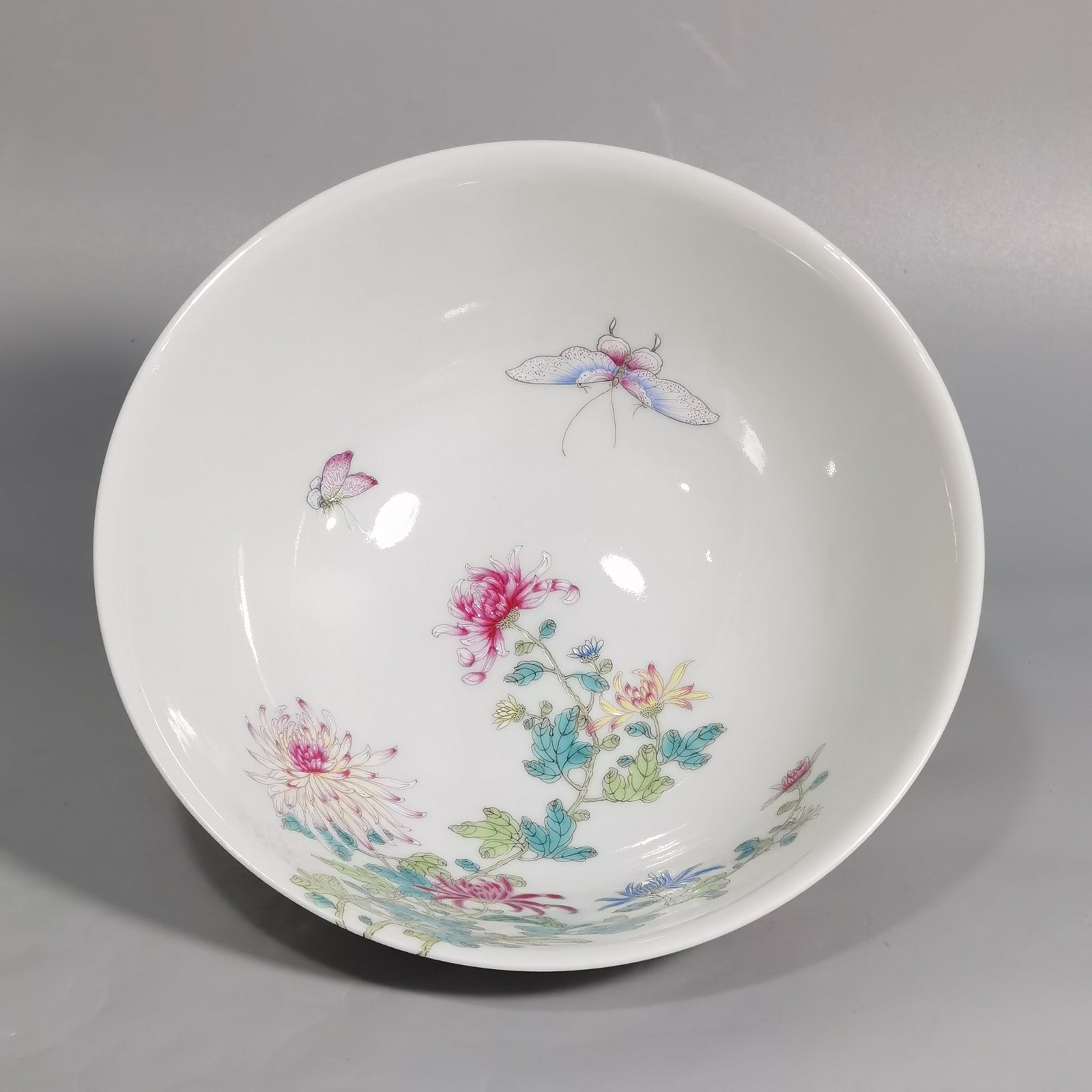 Qing Dynasty Qianlong pair of pastel-colored chrysanthemum butterfly bowls