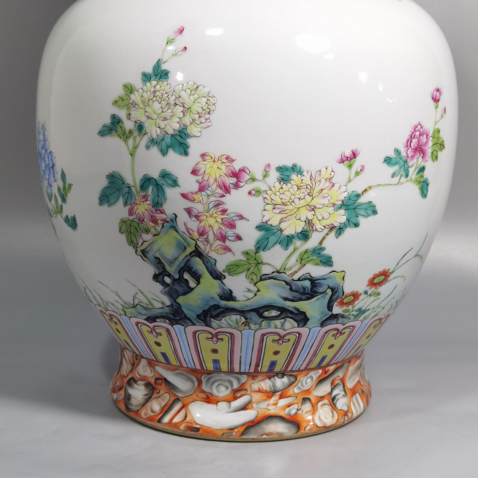 Qing Dynasty Qianlong upper and lower stone pattern glaze pastel peony flower sunflower mouth vase
