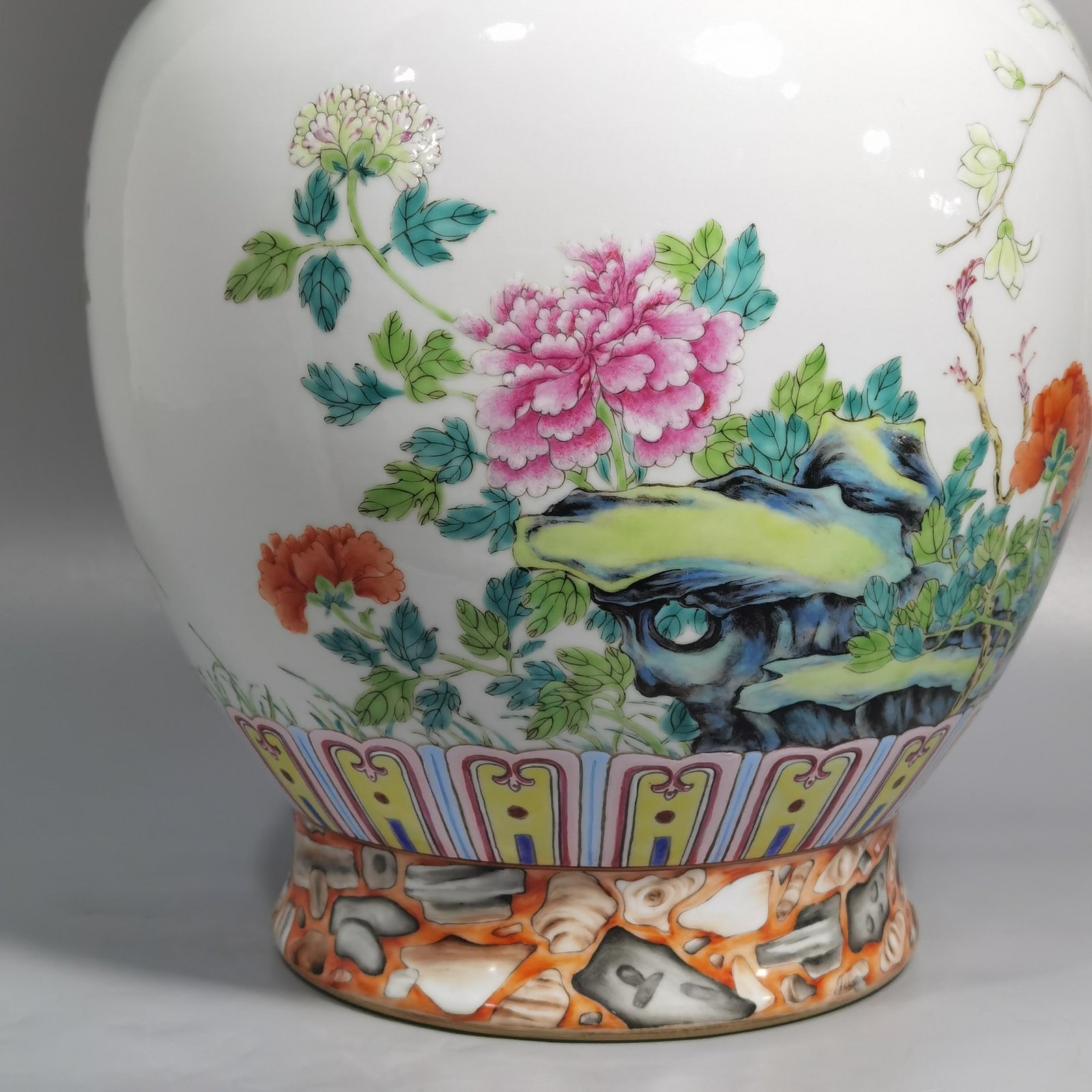Qing Dynasty Qianlong upper and lower stone pattern glaze pastel peony flower sunflower mouth vase