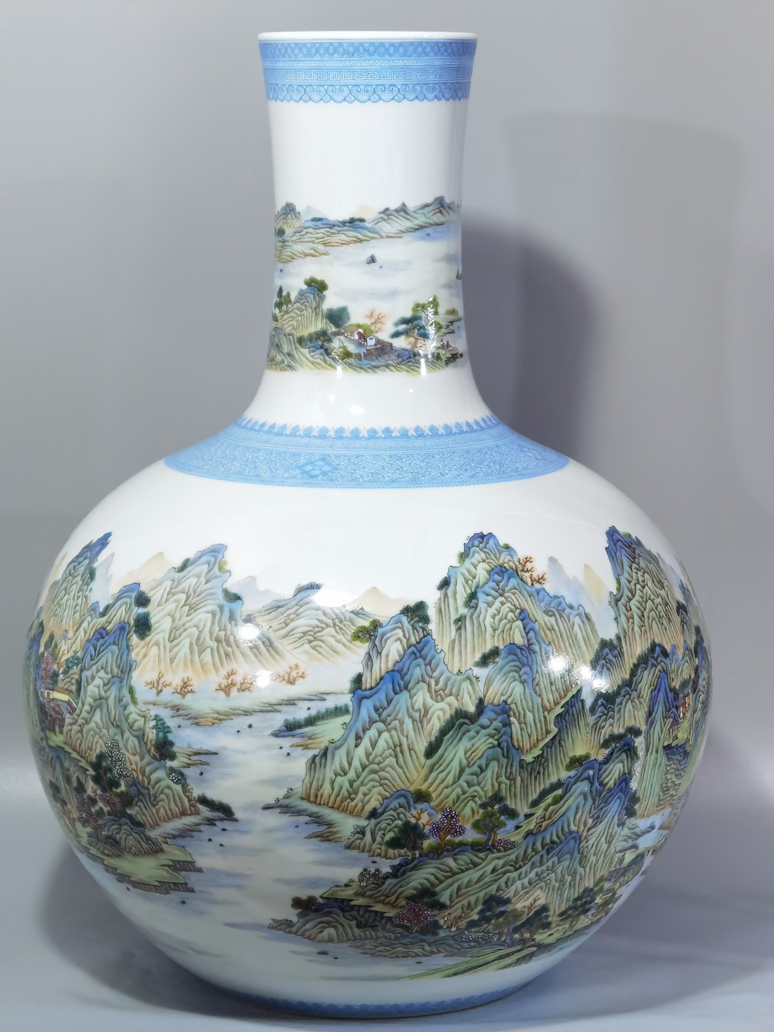 Qing Dynasty Qianlong enamel celestial vase with green edges
