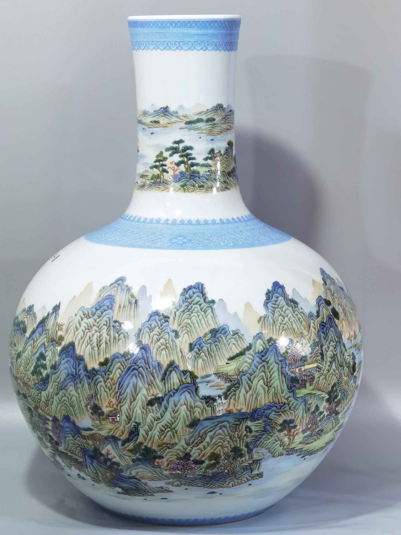 Qing Dynasty Qianlong enamel celestial vase with green edges