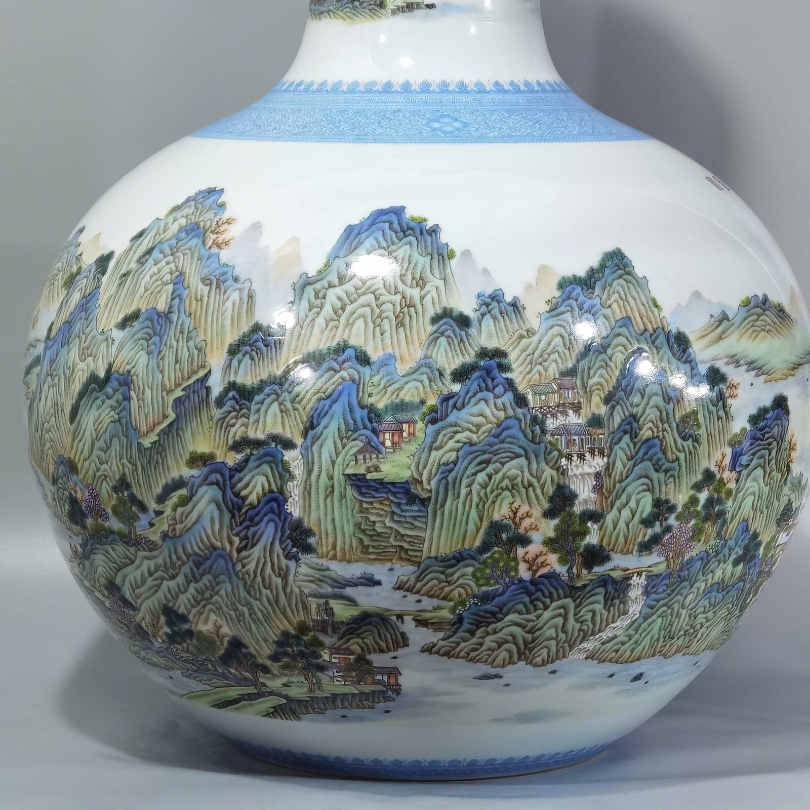 Qing Dynasty Qianlong enamel celestial vase with green edges