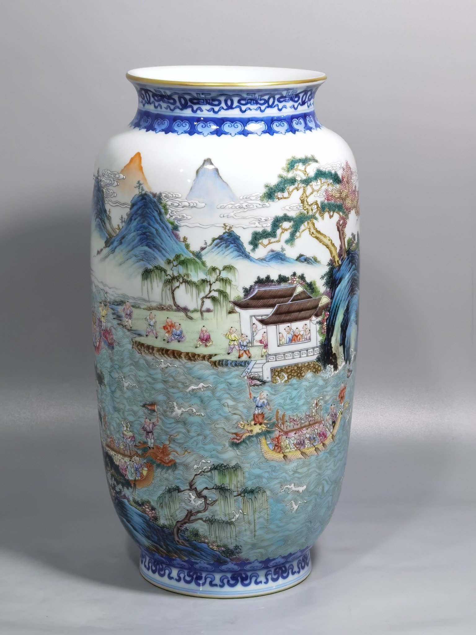 Qing Dynasty Qianlong upper and lower blue lace pastel dragon boat racing lantern bottle
