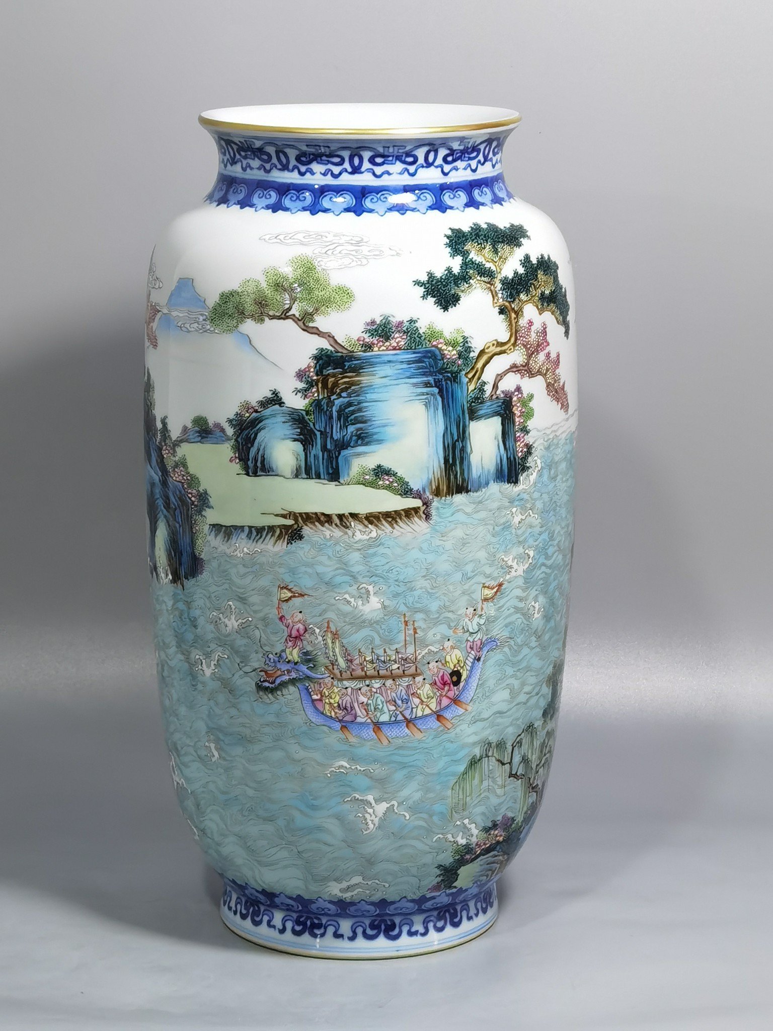 Qing Dynasty Qianlong upper and lower blue lace pastel dragon boat racing lantern bottle