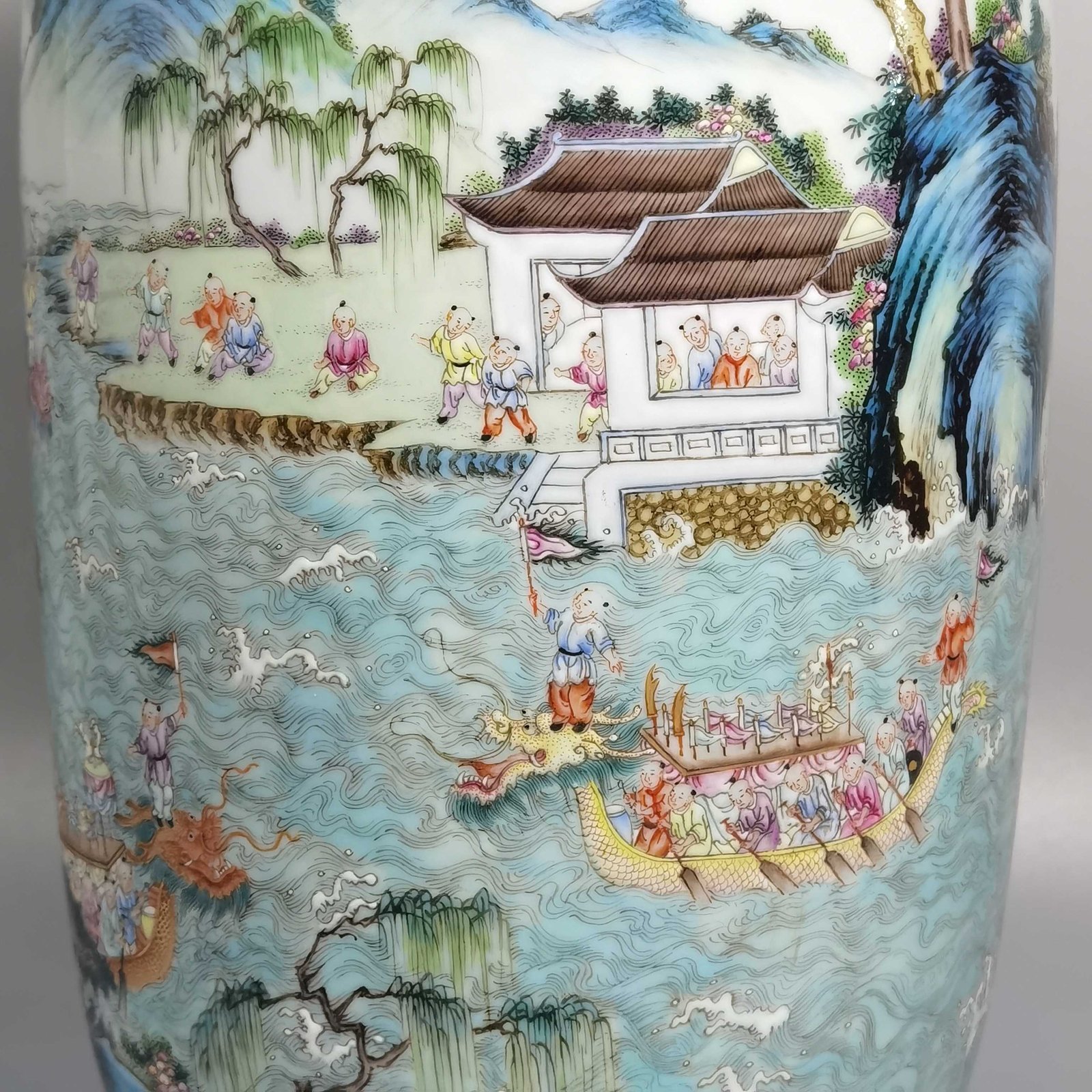 Qing Dynasty Qianlong upper and lower blue lace pastel dragon boat racing lantern bottle
