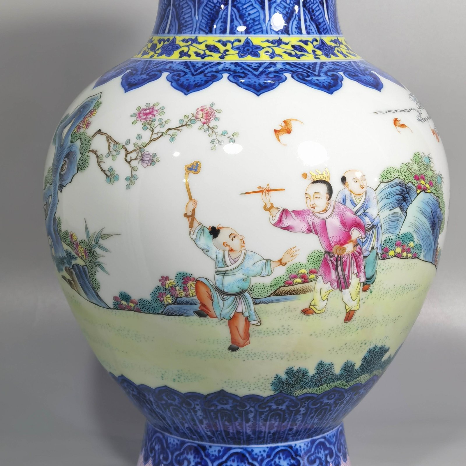 Qing Dynasty Qianlong blue lace upper and lower sides pastel colored bottle