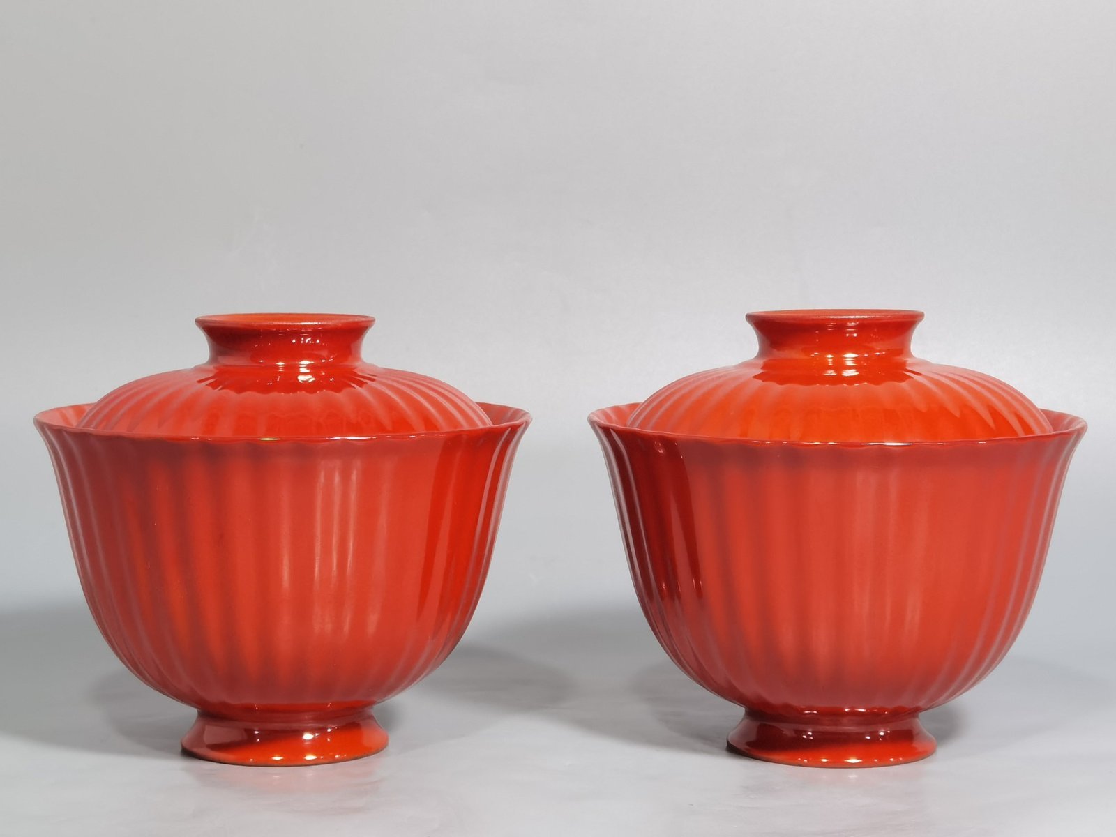 Qing Dynasty Qianlong imitation lacquer-glazed chrysanthemum-shaped lidded bowl