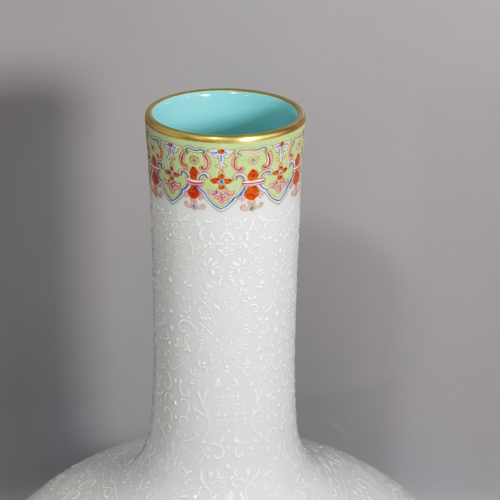 Qing Dynasty Qianlong white pastel window with four seasons flowers celestial sphere vase