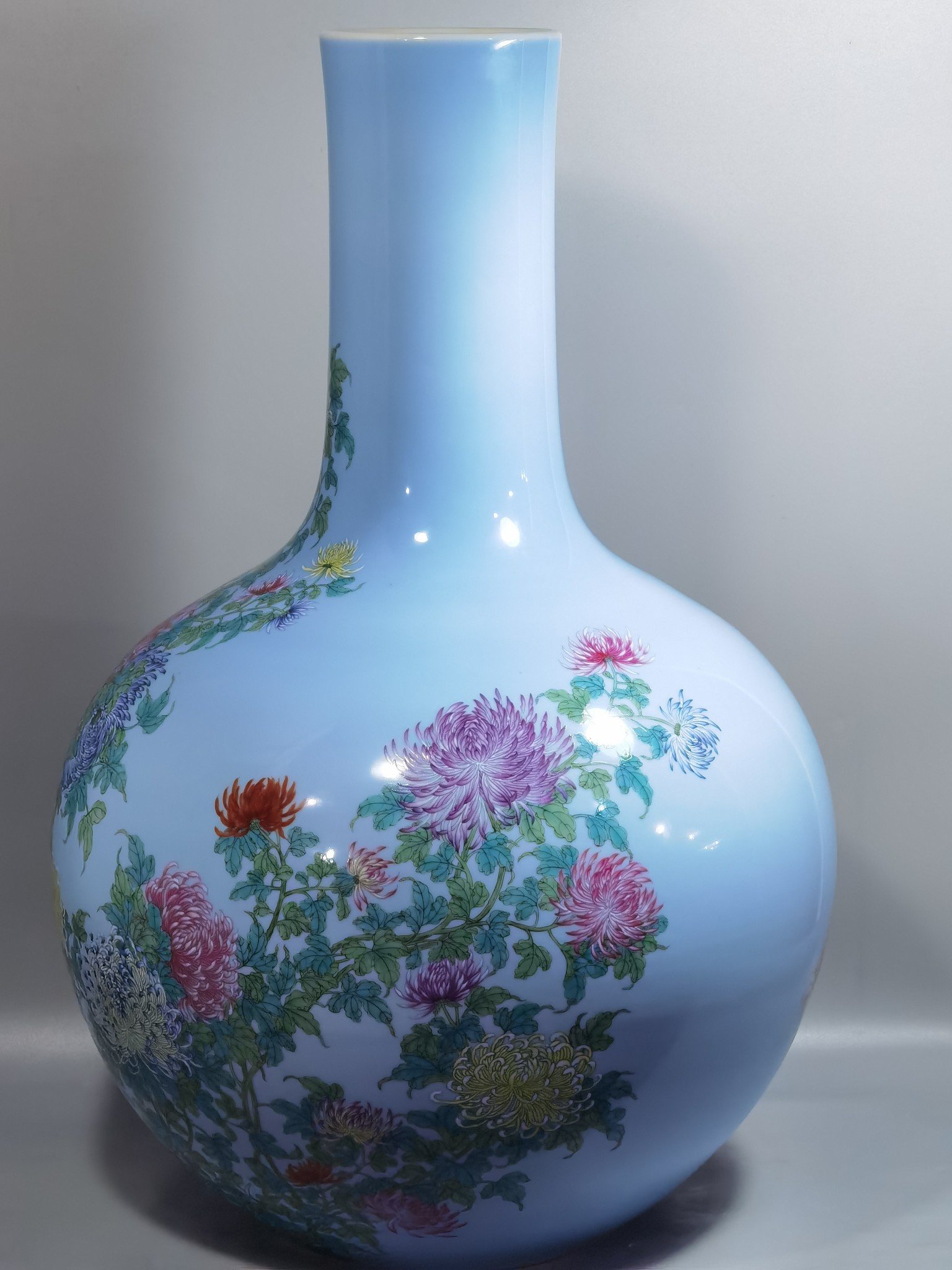 Qing Dynasty Qianlong zure glaze with pastel chrysanthemum pattern celestial sphere bottle