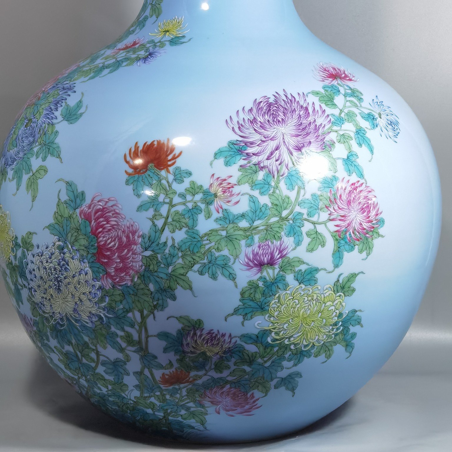 Qing Dynasty Qianlong zure glaze with pastel chrysanthemum pattern celestial sphere bottle