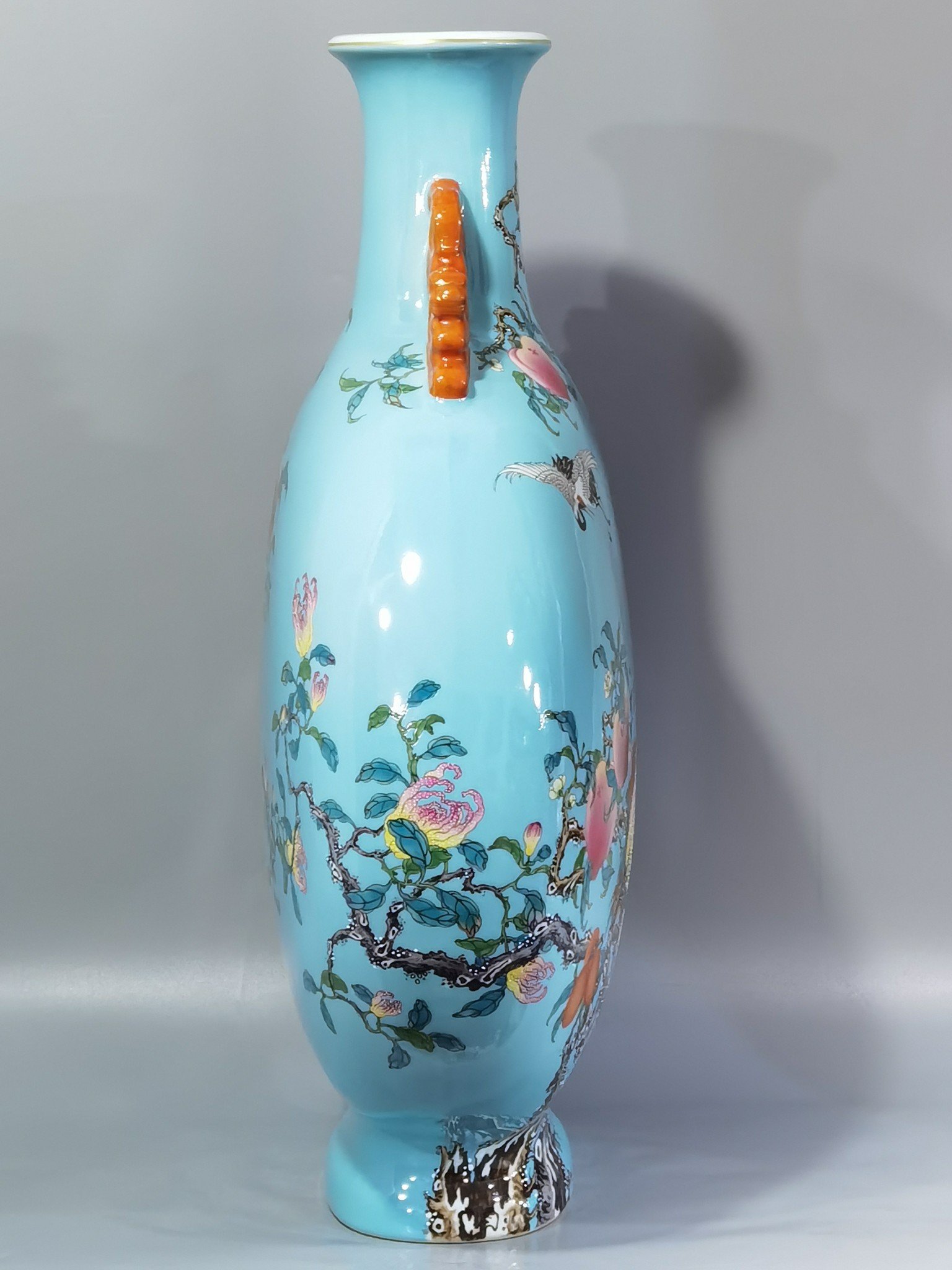 Qing Dynasty Qianlong turquoise green double ears holding the moon flat vase