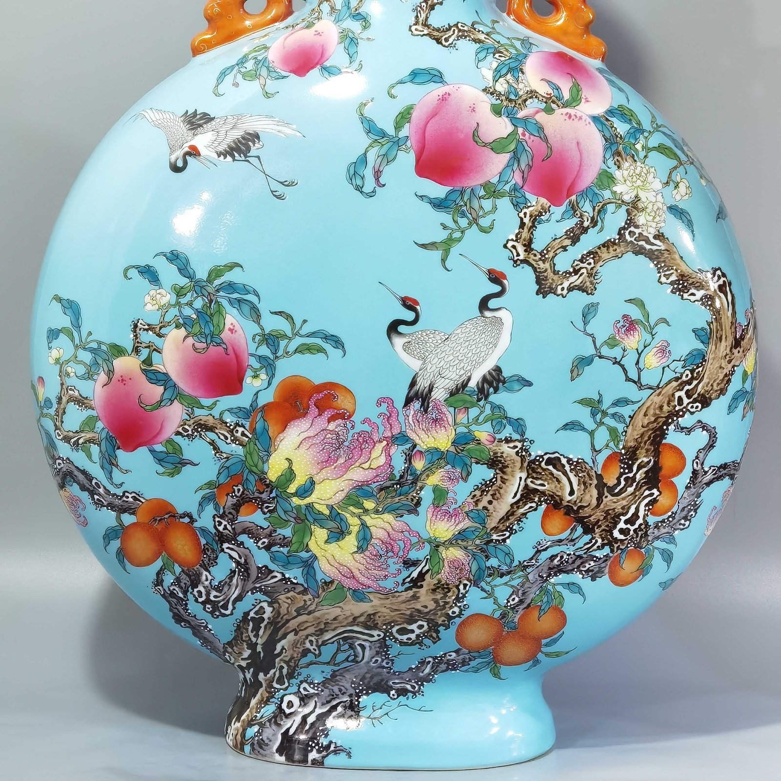Qing Dynasty Qianlong turquoise green double ears holding the moon flat vase