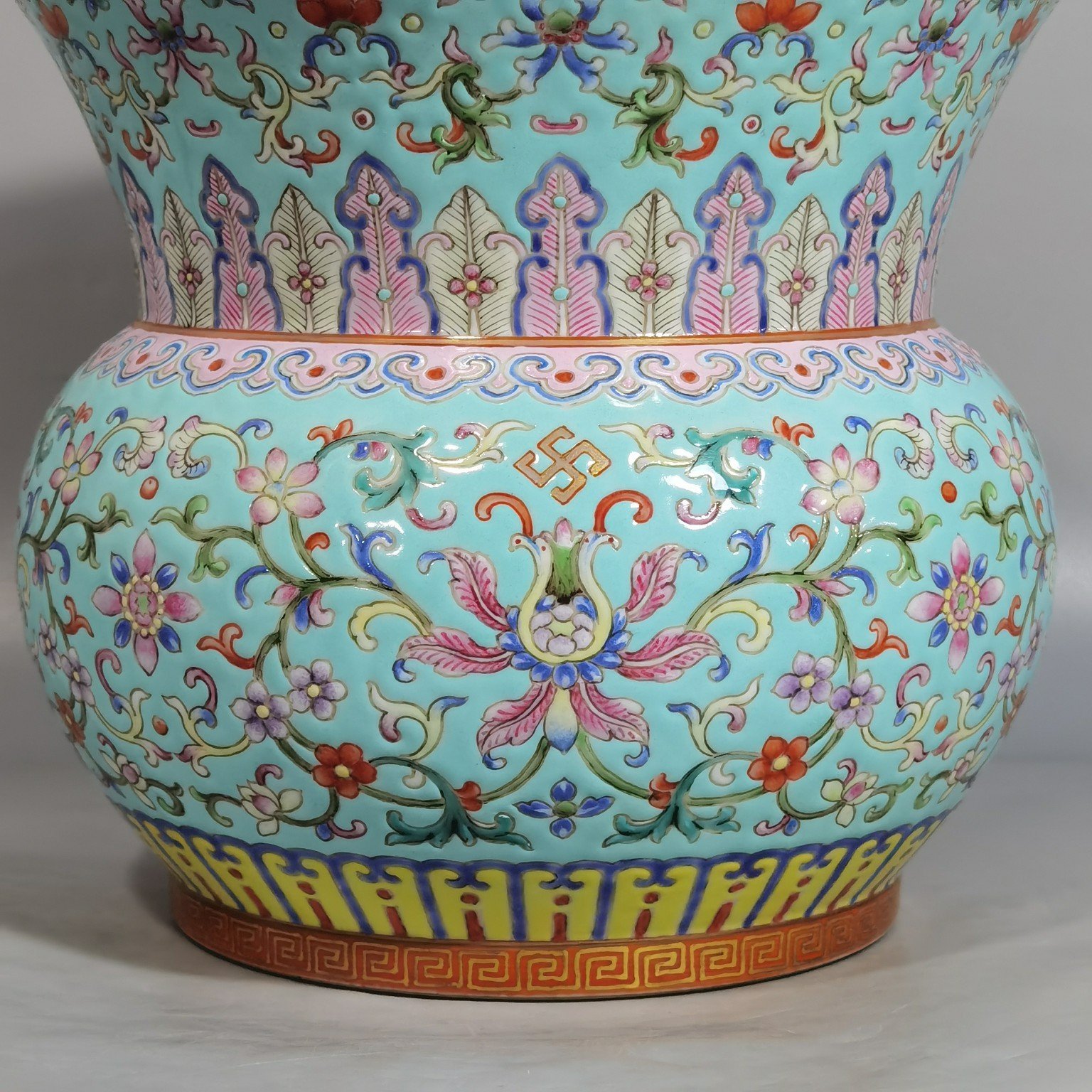 Qing Dynasty Qianlong turquoise green and famille rose lotus pattern slag bucket