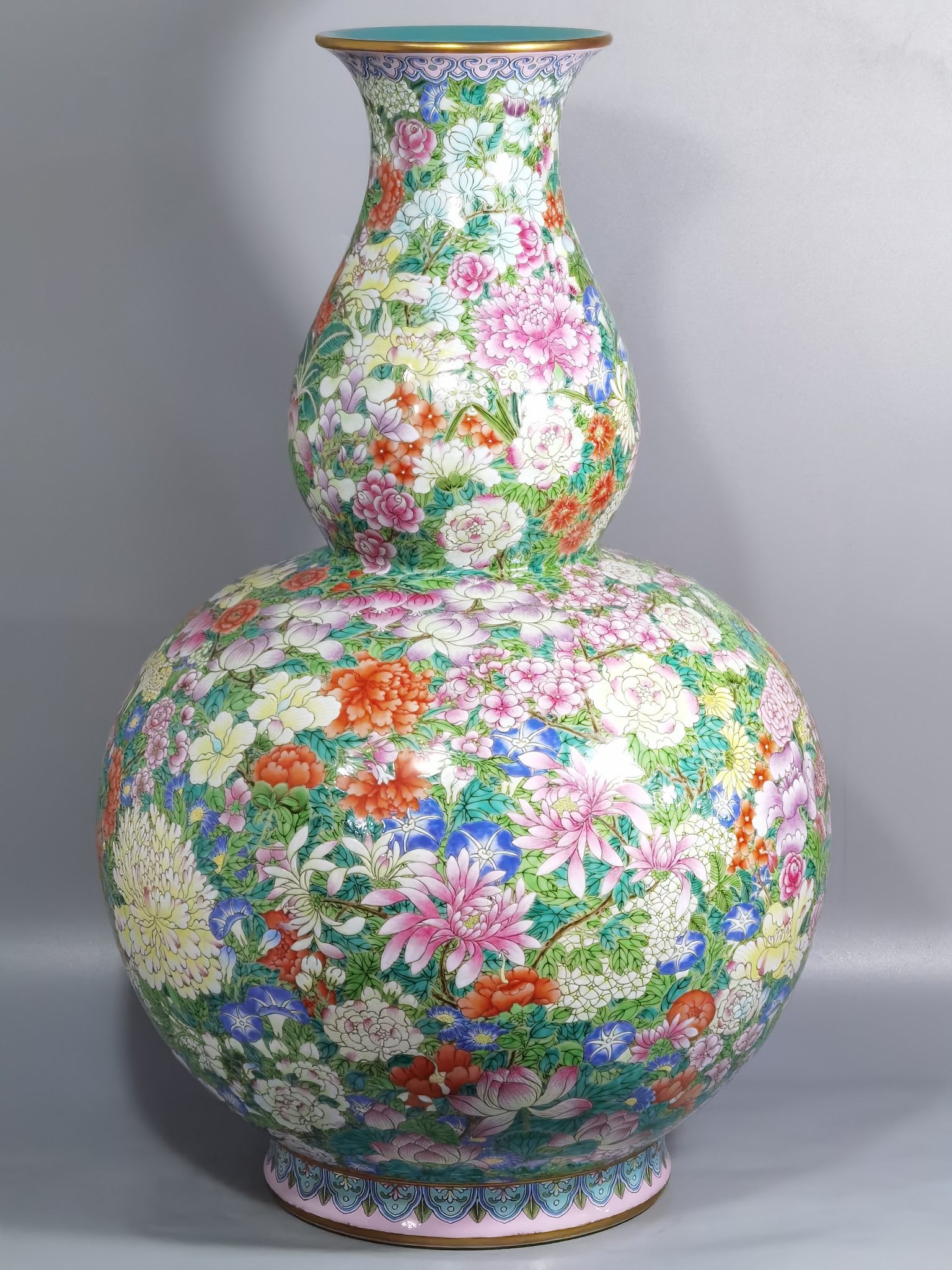 Qing Dynasty Qianlong Famille rose porcelain vase