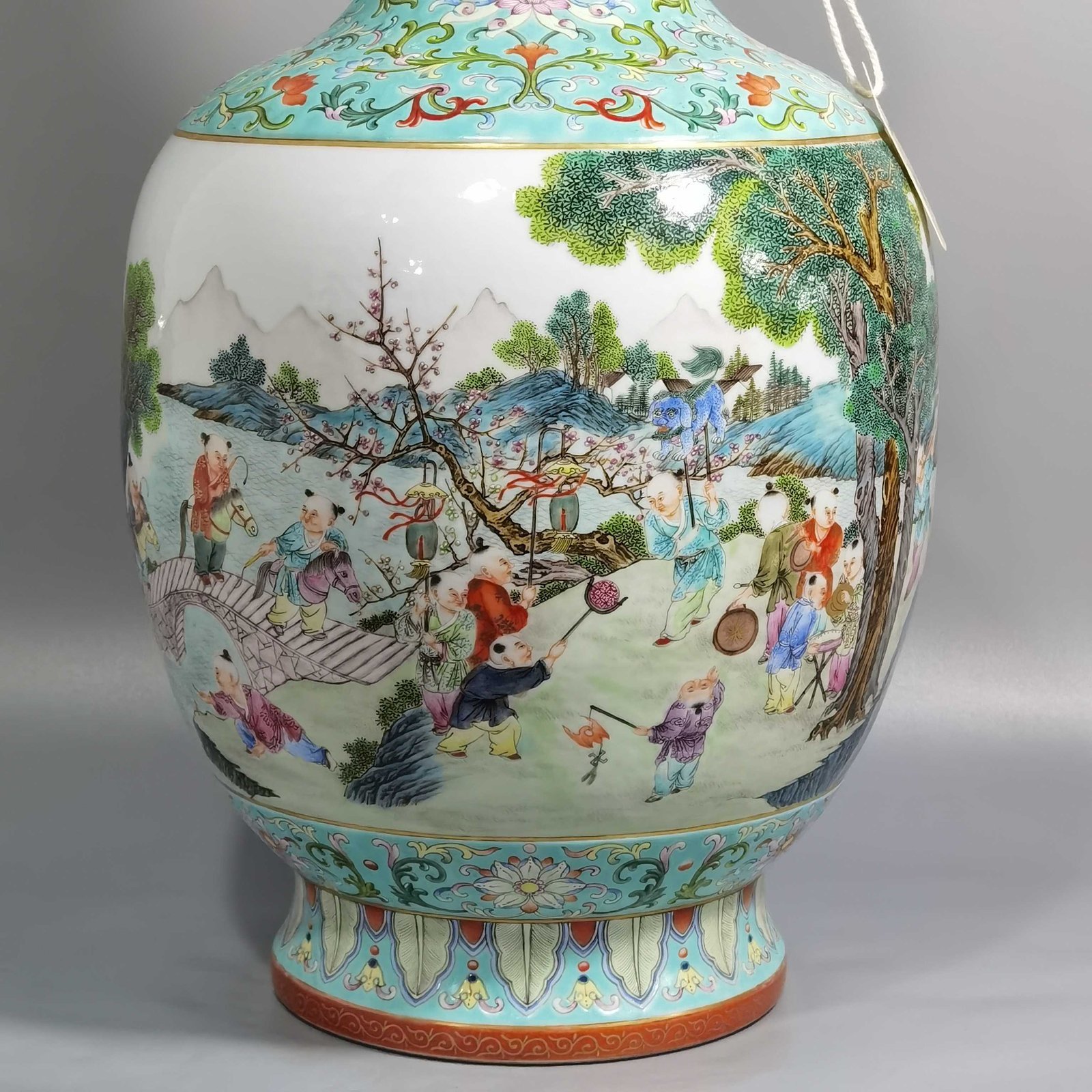 Qing Dynasty Qianlong green space double dragon ears mouthwash bottle