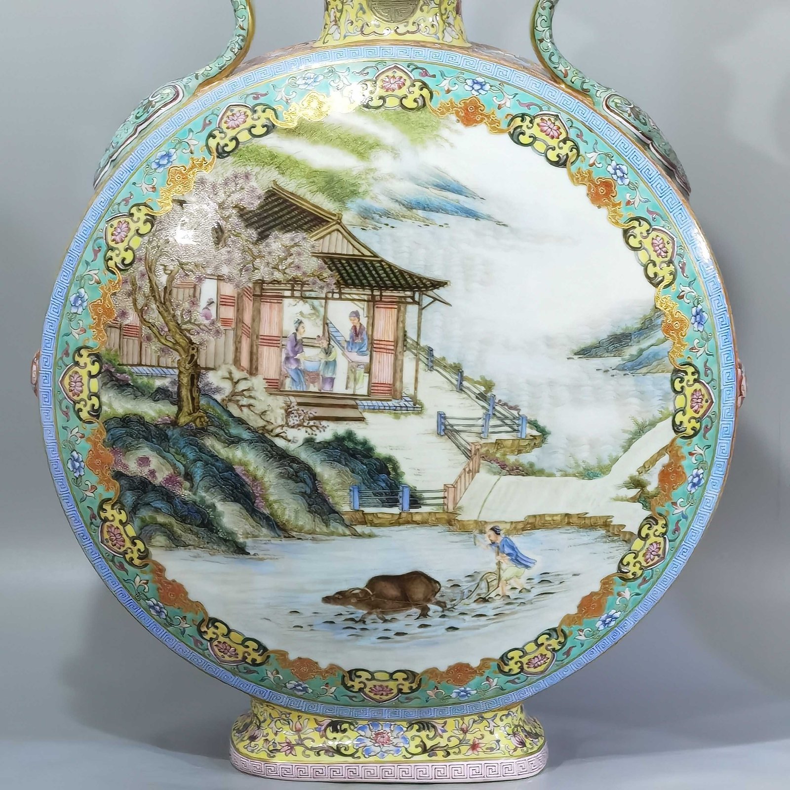 Qing Dynasty Qianlong lotus pattern Ruyi ear garlic holding moon vase