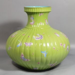 Qing Dynasty Qianlong Yangcai pple green ground butterfly pattern