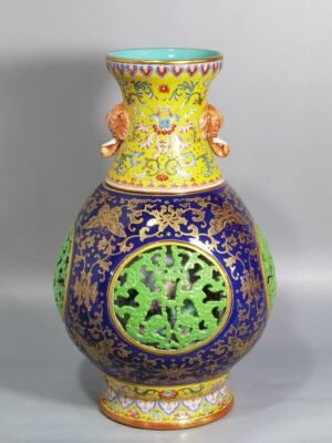 Qing Dynasty Qianlong hollow panchi pattern inner baryon elephant ear revolving bottle