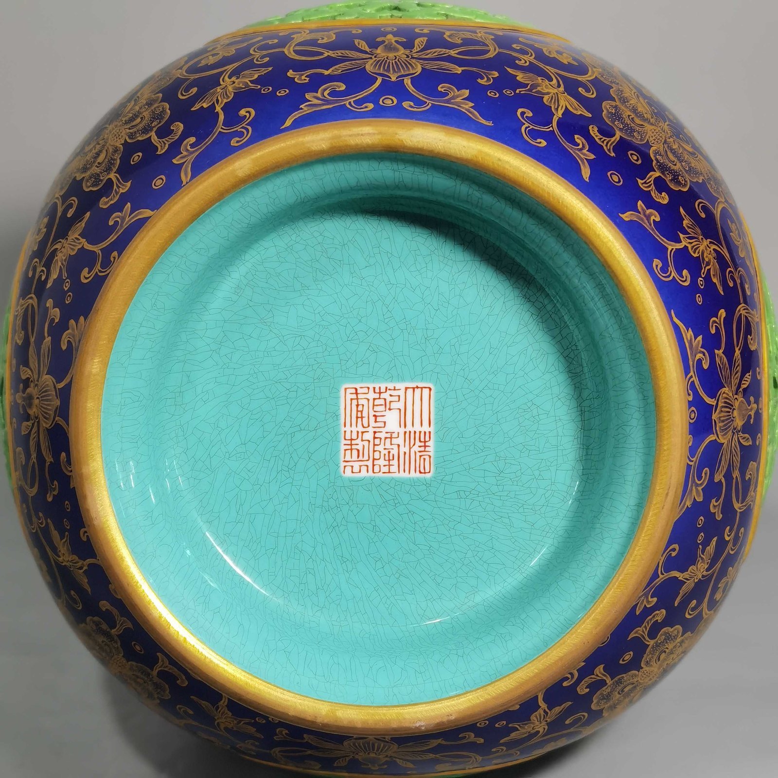 Qing Dynasty Qianlong hollow panchi pattern inner baryon elephant ear revolving bottle