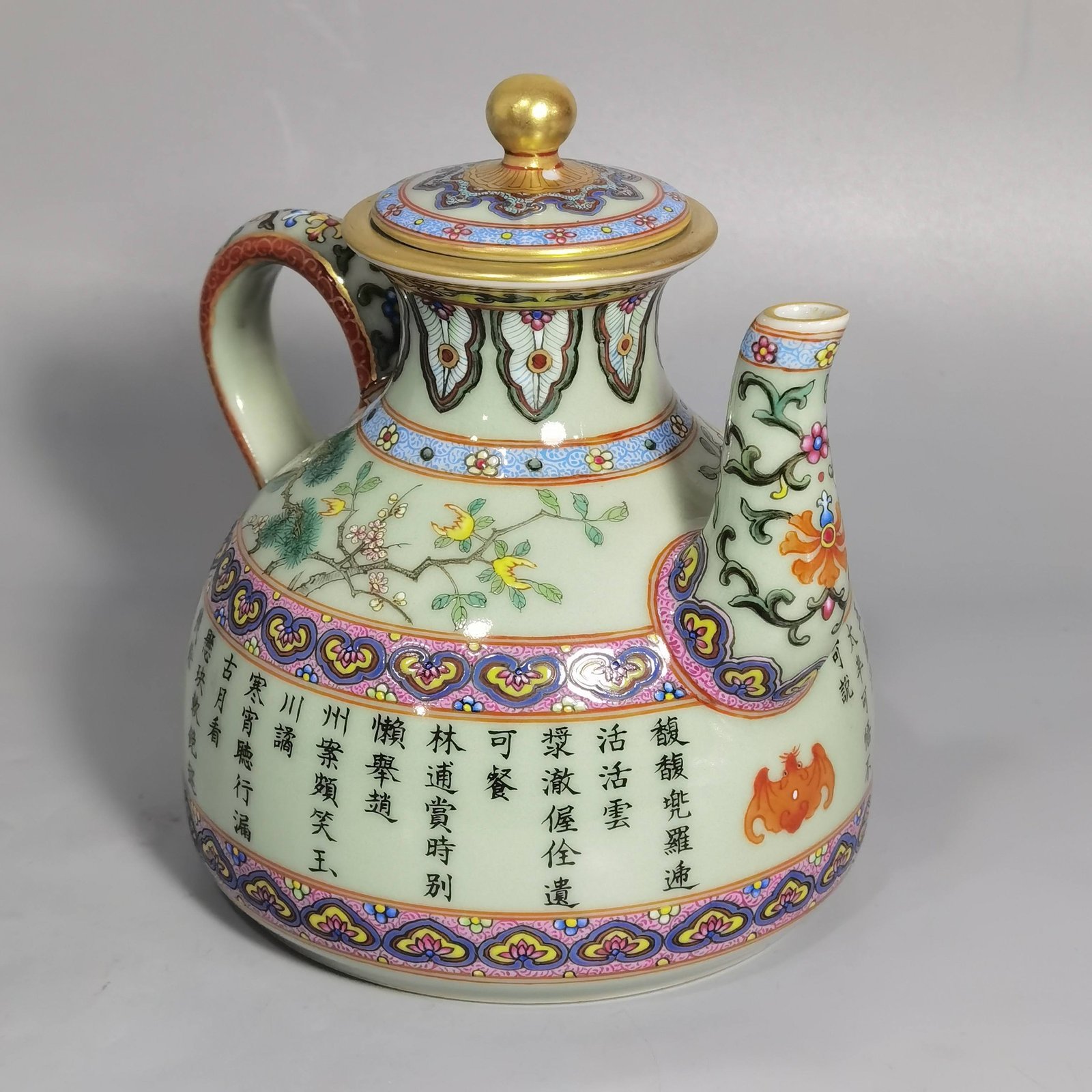 Qing Dynasty Qianlong inscribed poems and three tea poems teapot