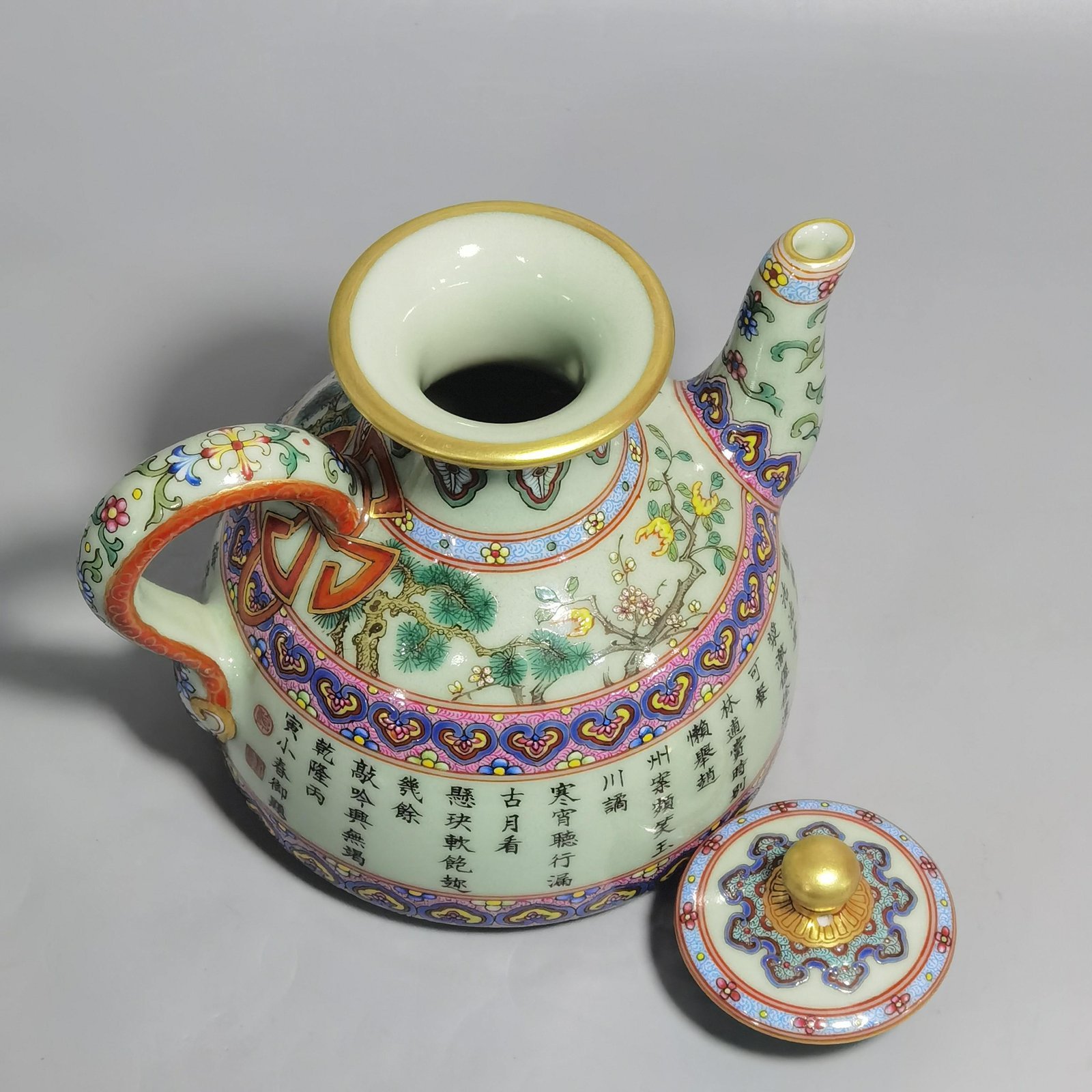 Qing Dynasty Qianlong Yangcai green teapot
