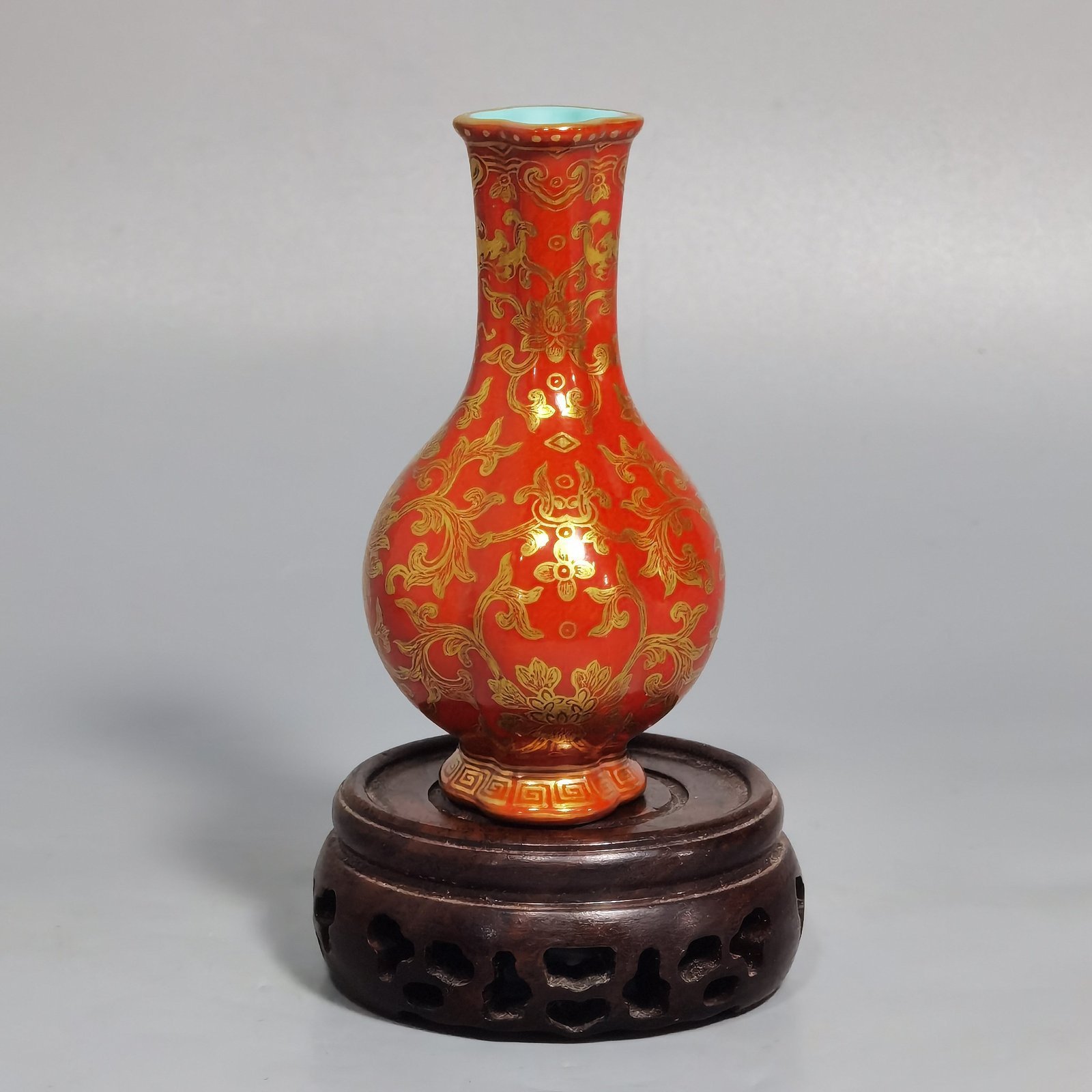 Qing Dynasty Qianlong small coral-red gold-painted Haitang vase
