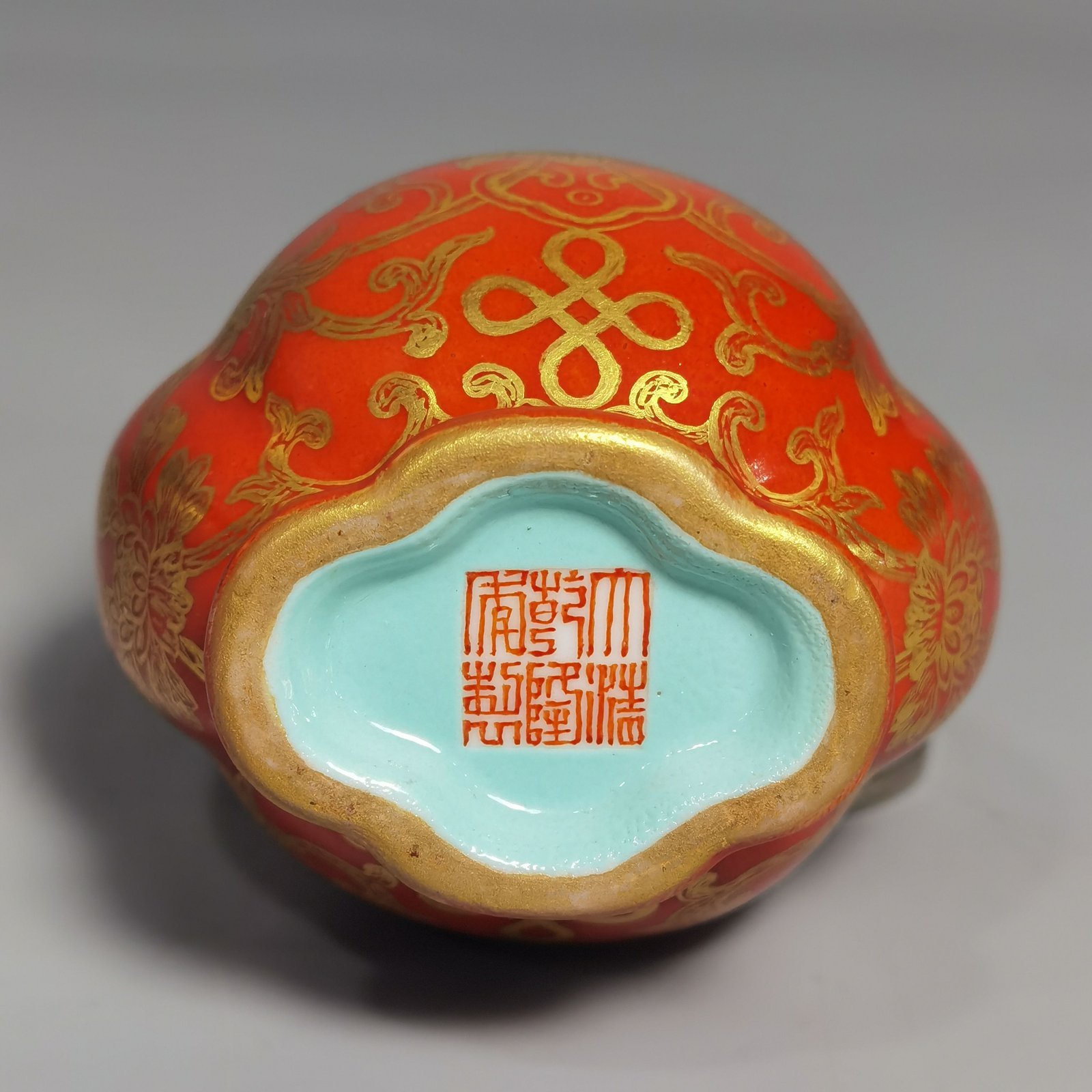 Qing Dynasty Qianlong small coral-red gold-painted Haitang vase