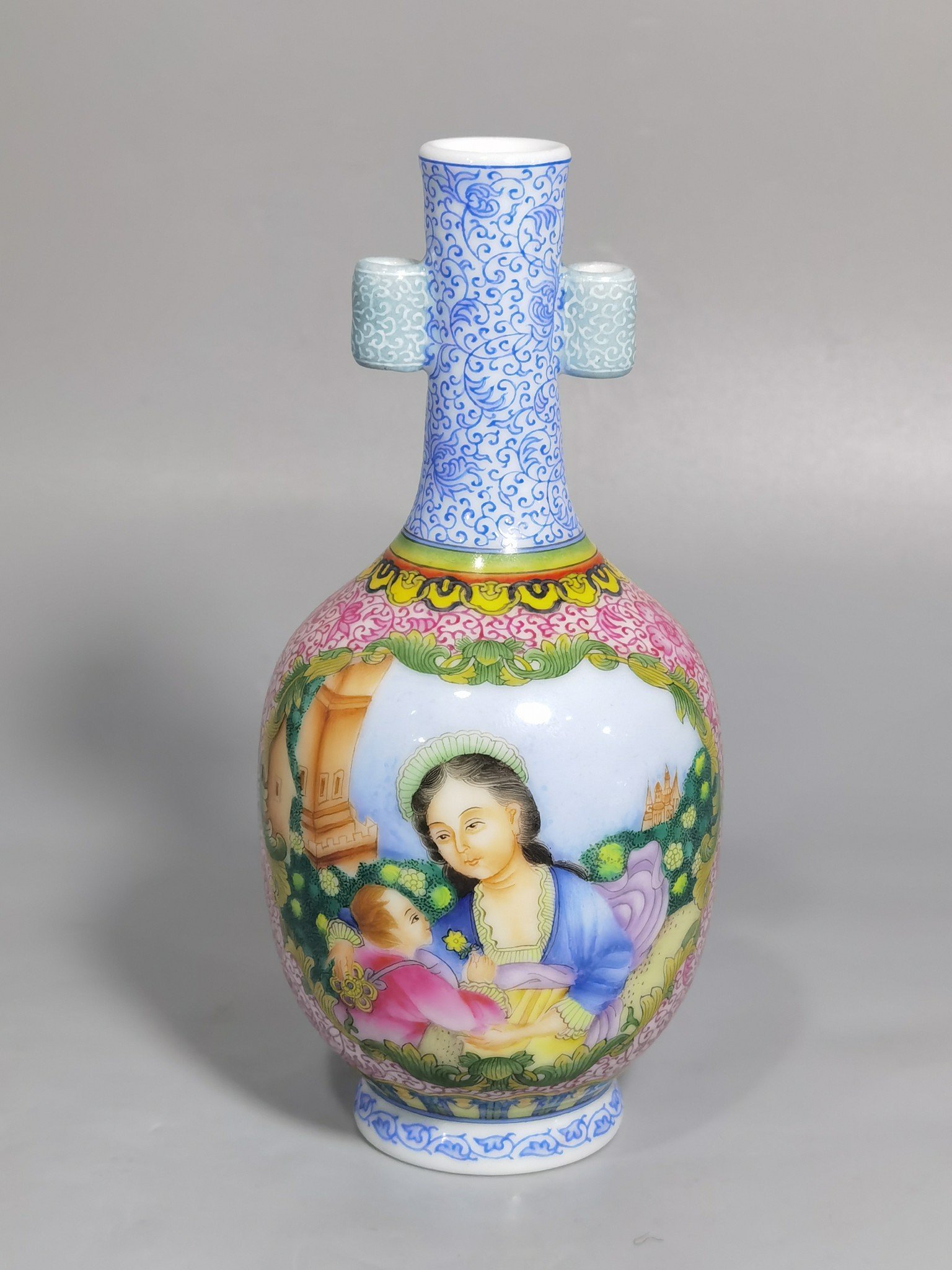 Qing Dynasty Qianlong enamel consecrated Western figure vase