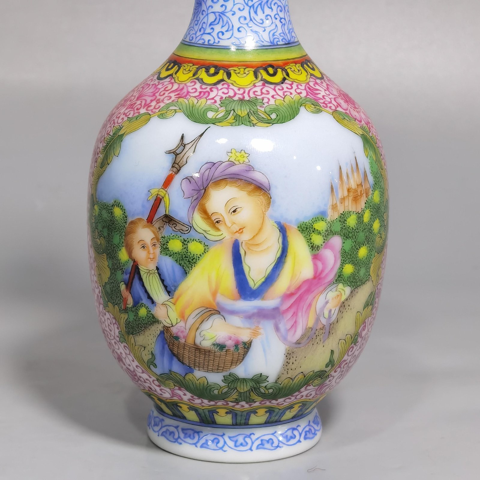 Qing Dynasty Qianlong enamel consecrated Western figure vase