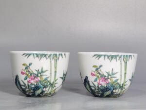 Qing Dynasty Qianlong pair of enamel rose green bamboo poetic cups