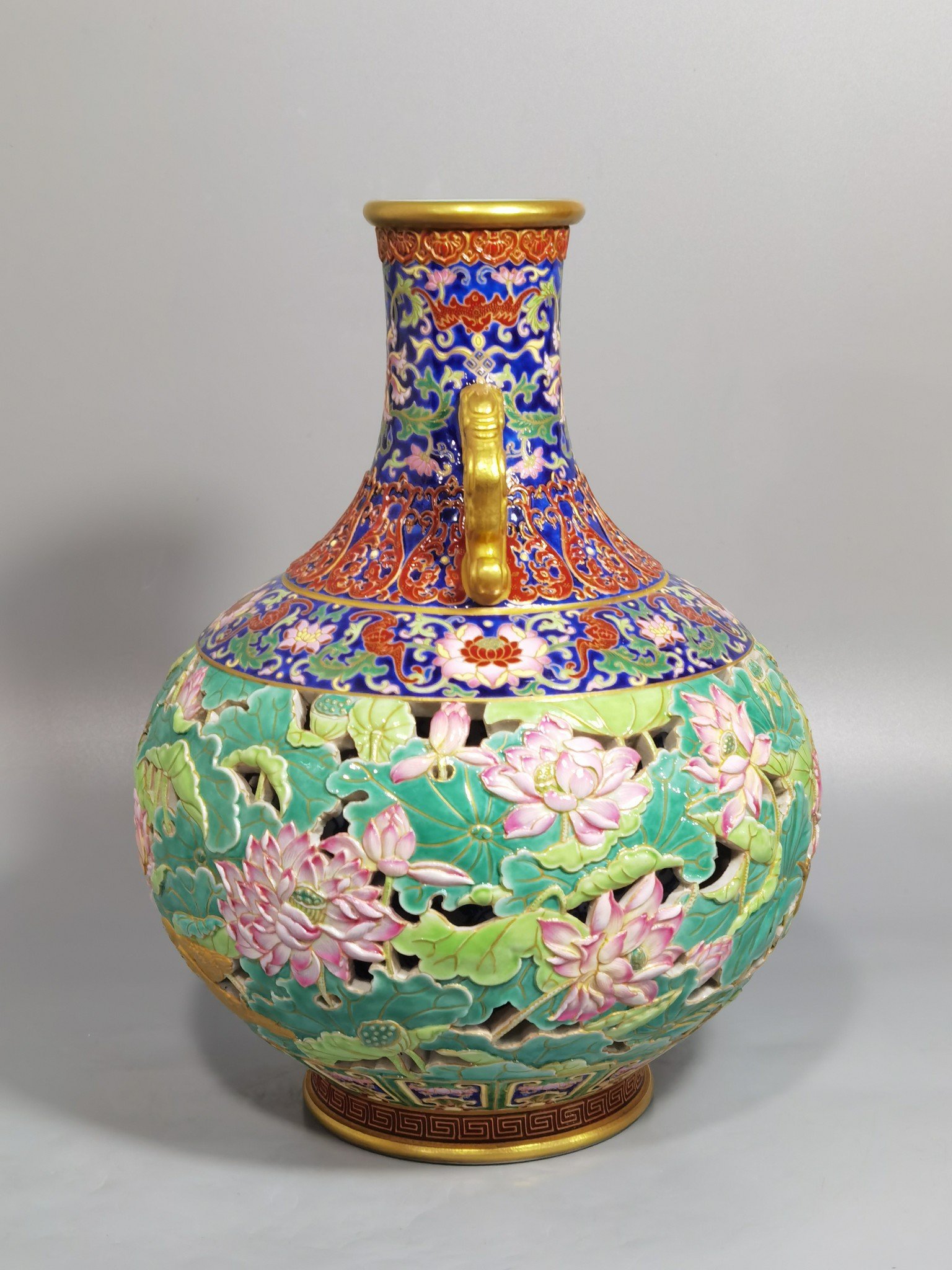 Qing Dynasty Qianlong enamel gold cloisonne carved hollow amphorae