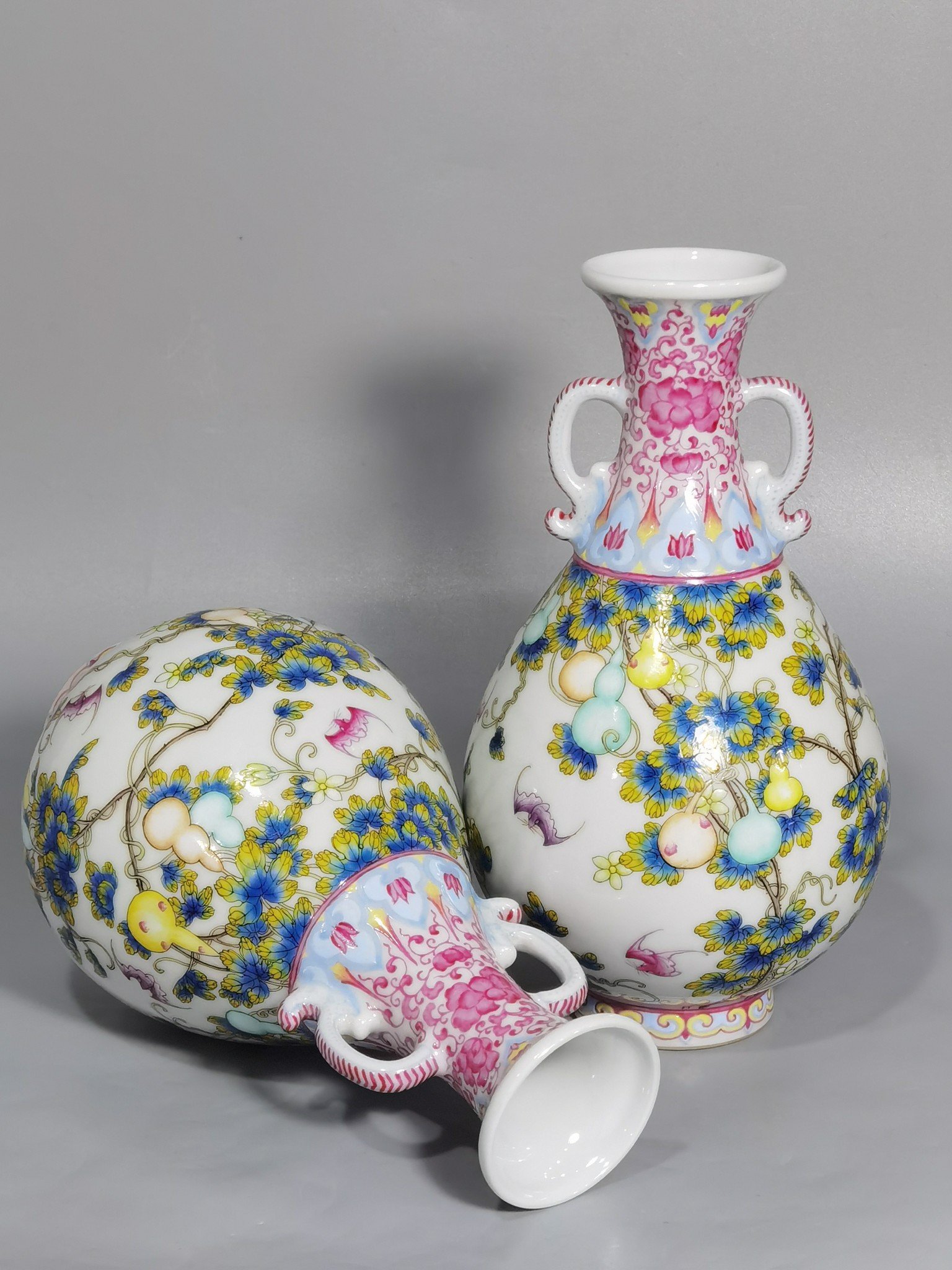 Qing Dynasty Qianlong Enamel Fushou Continuous mphora