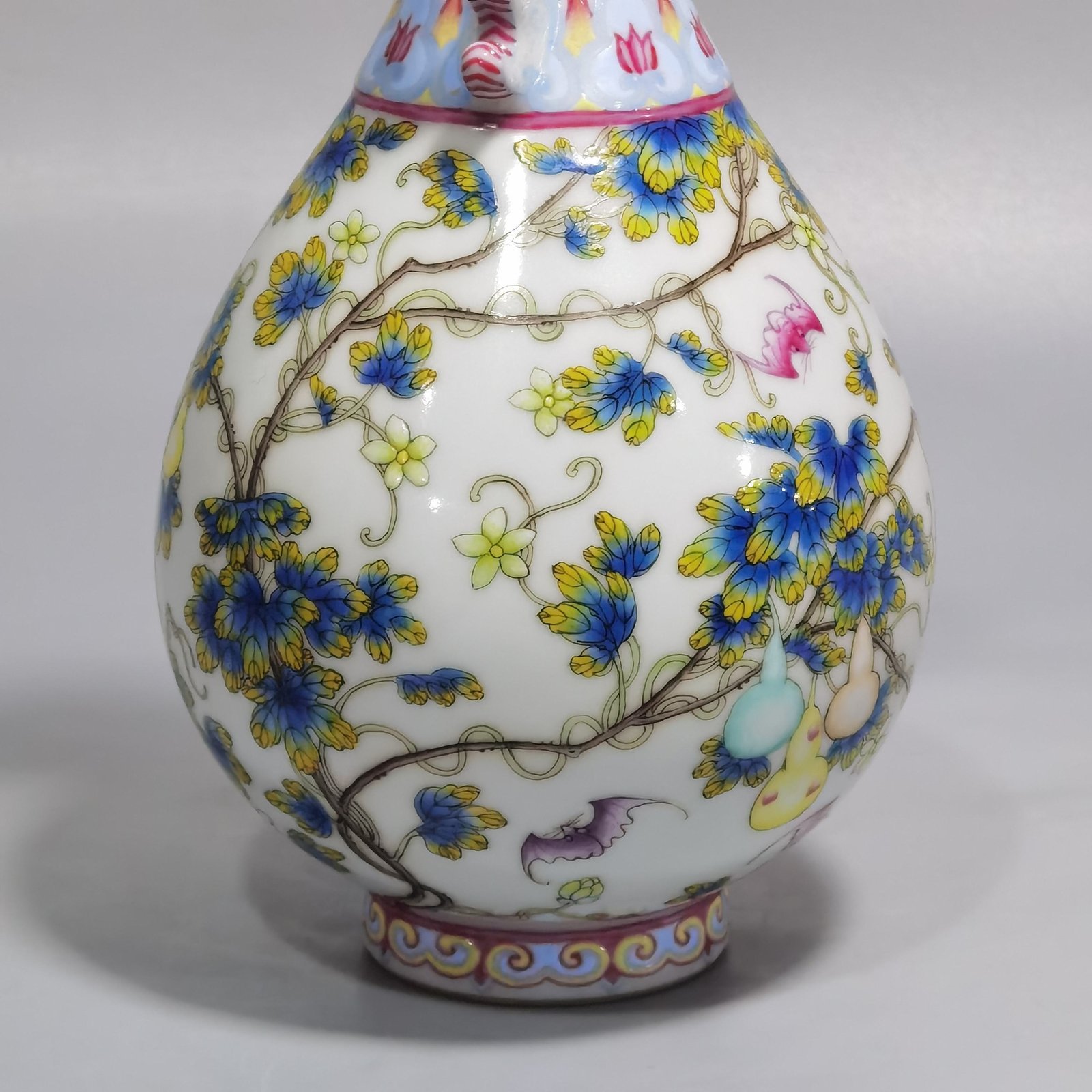 Qing Dynasty Qianlong Enamel Fushou Continuous mphora