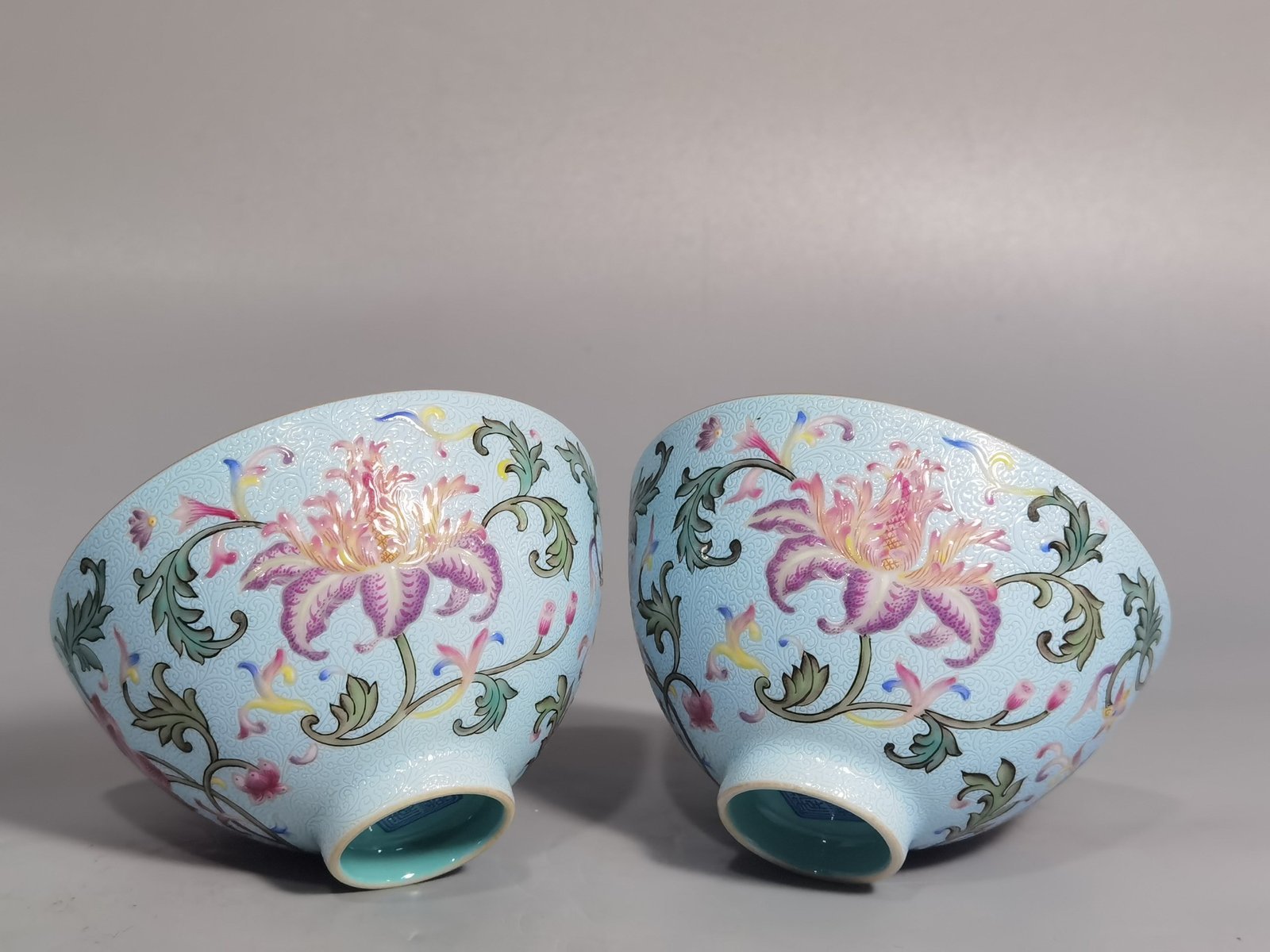 Qing Dynasty Qianlong pair of green enamel green lotus tea balls