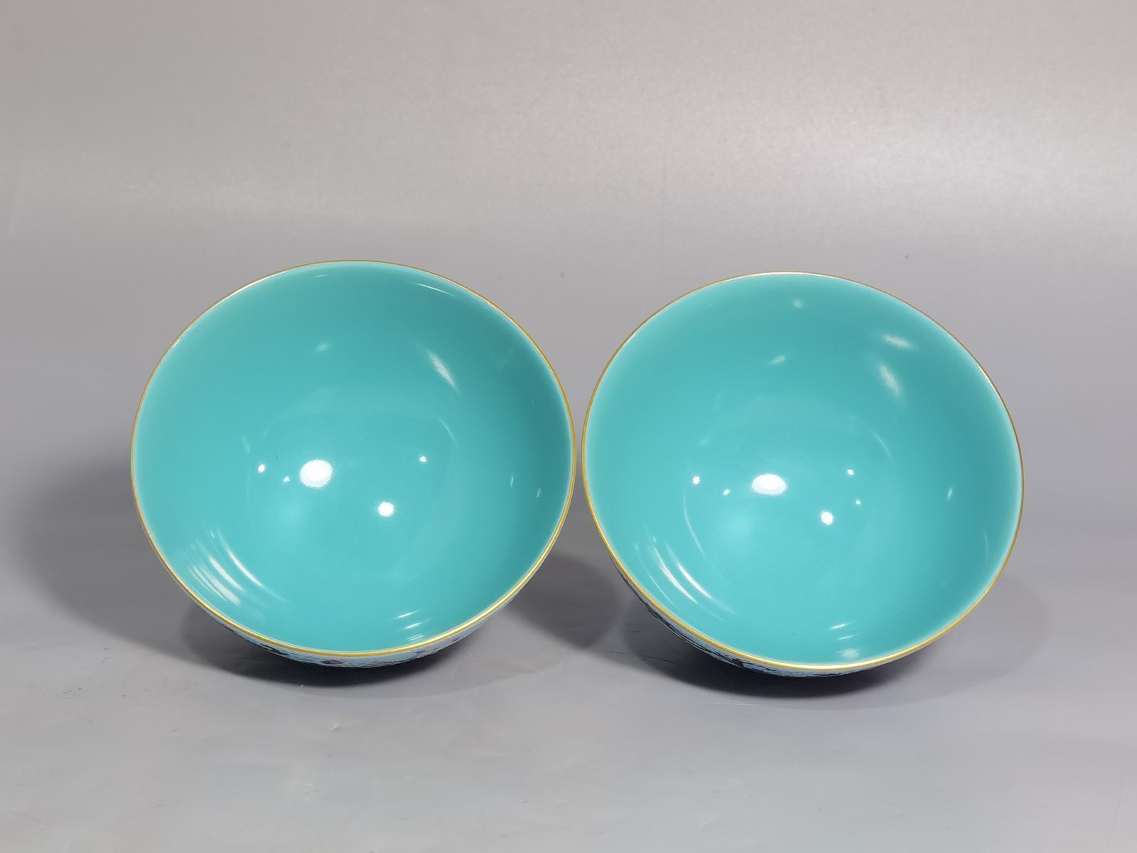 Qing Dynasty Qianlong pair of green enamel green lotus tea balls