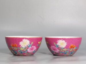 Qing Dynasty Qianlong pair of enamel rouge and chrysanthemum pattern tea rounds