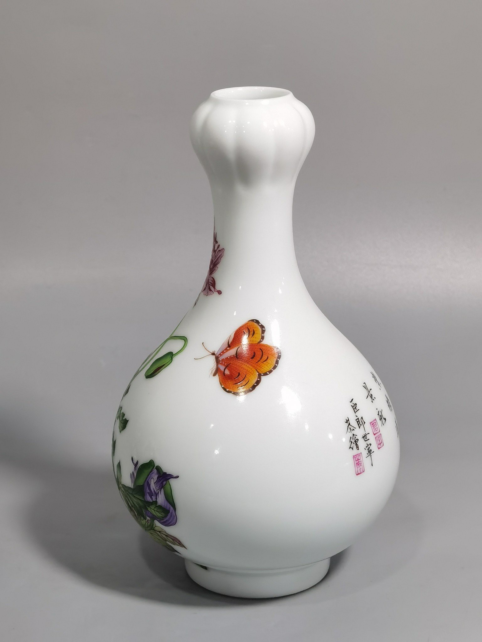 Qing Dynasty Qianlong pair of enamel Castiglione poppy garlic bottles