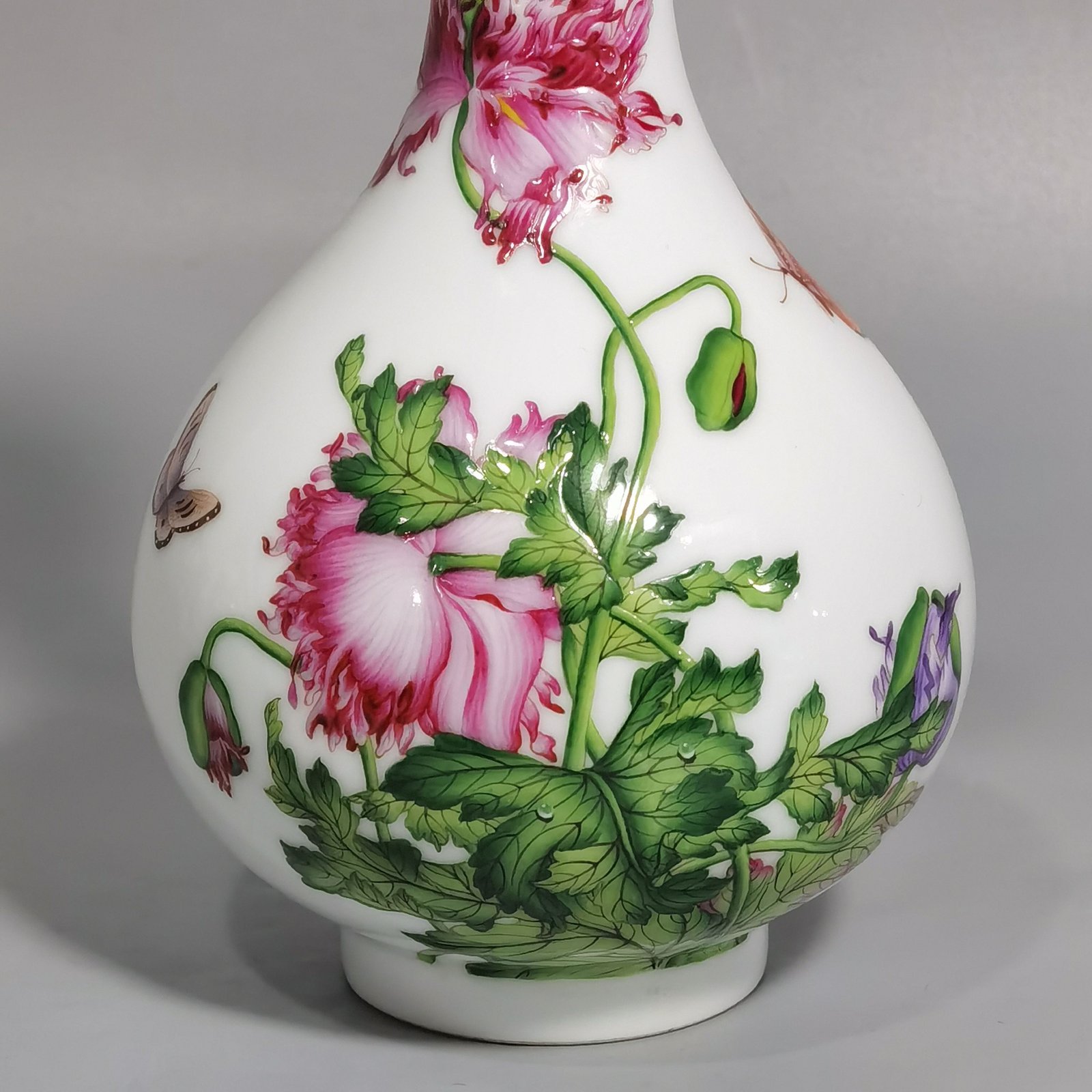Qing Dynasty Qianlong pair of enamel Castiglione poppy garlic bottles