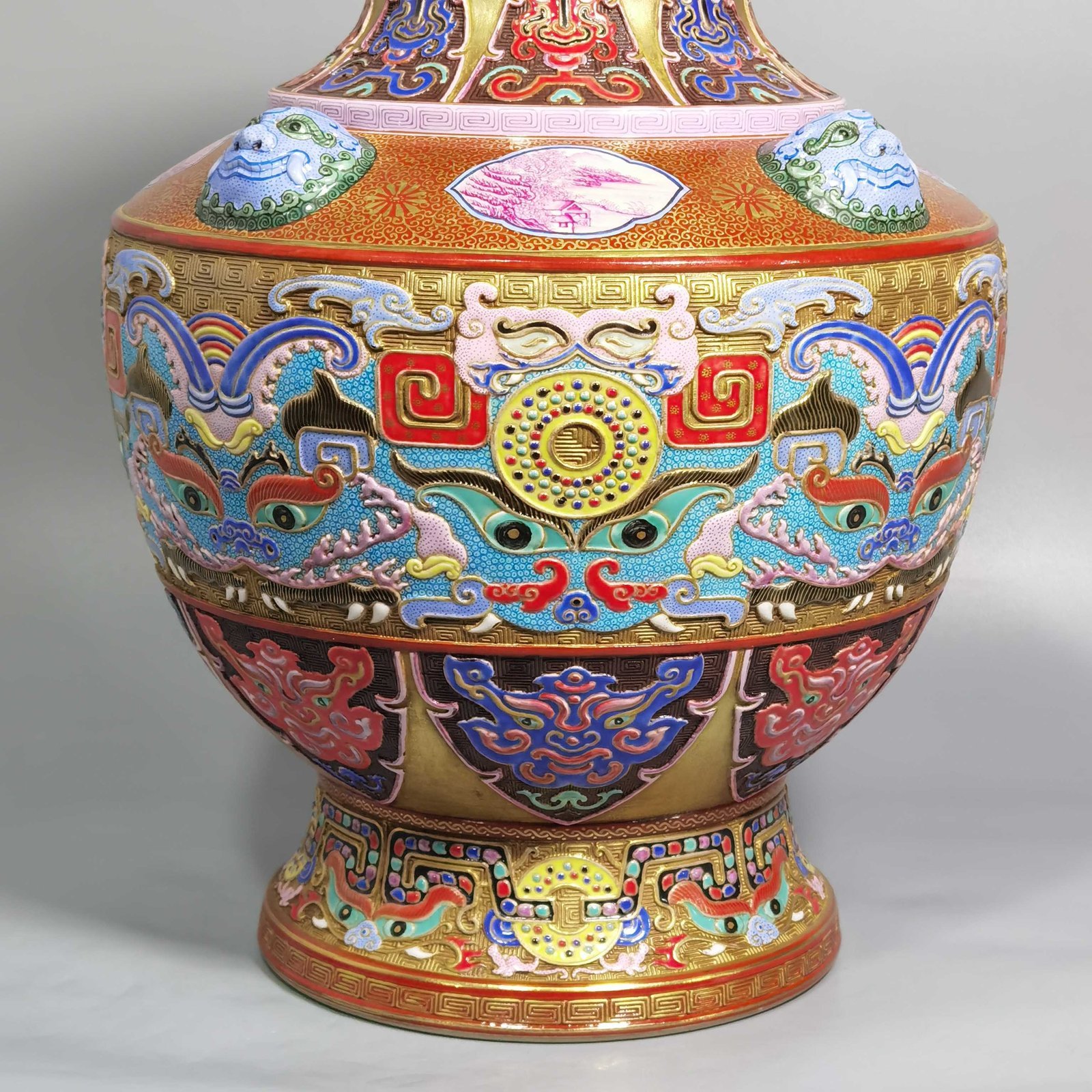 Qing Dynasty Qianlong enamel color gold ground ear statue