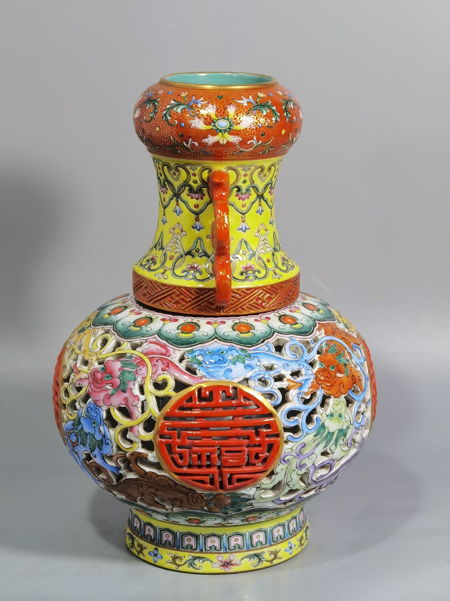 Qing Dynasty Qianlong enamel color hollowed double ear revolving heart set bottle